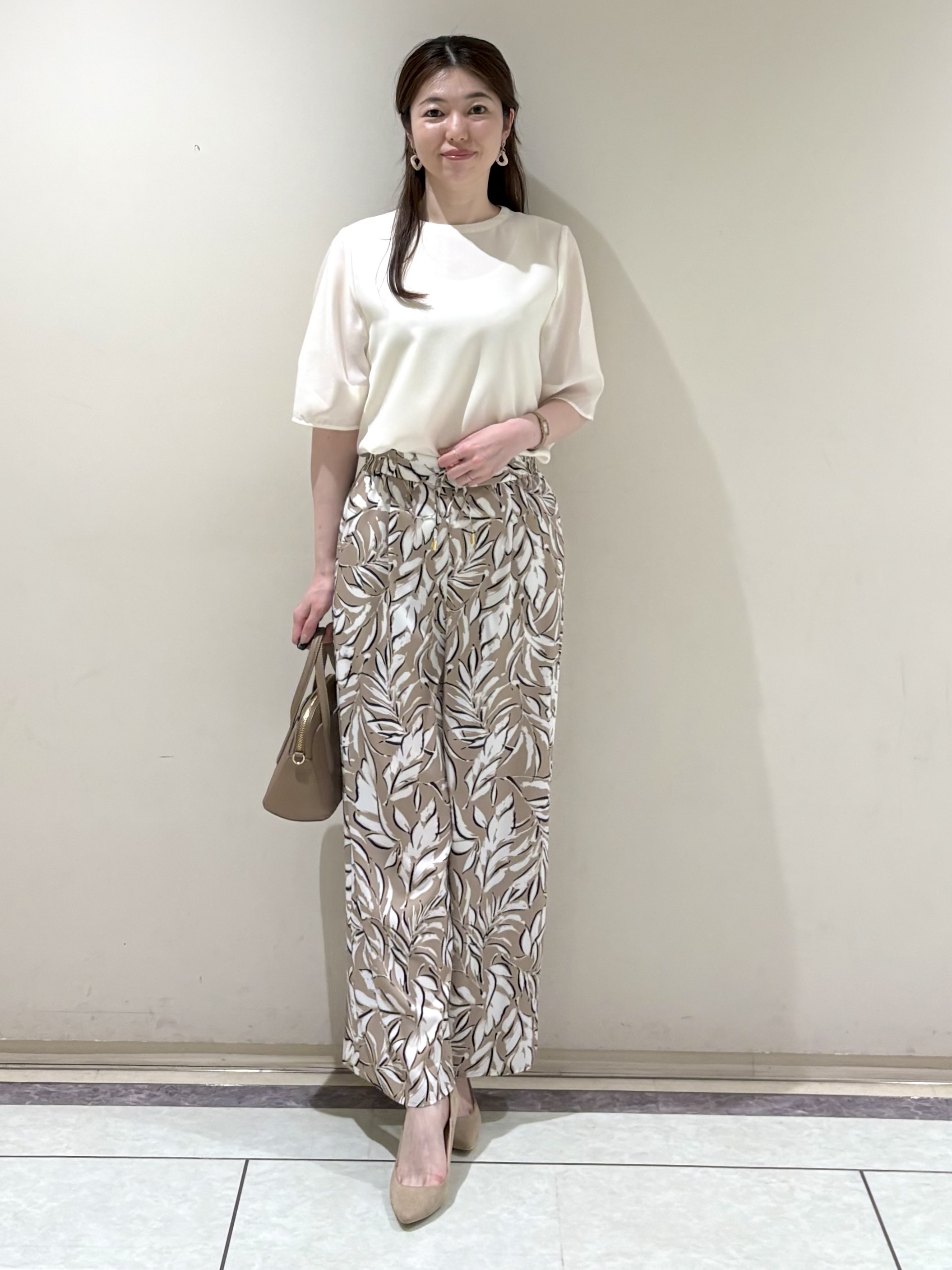 sakiさんの「COUP DE CHANCE｜【手洗い可／日本製】袖シアーパフスリーブ ブラウス」を使ったコーディネート