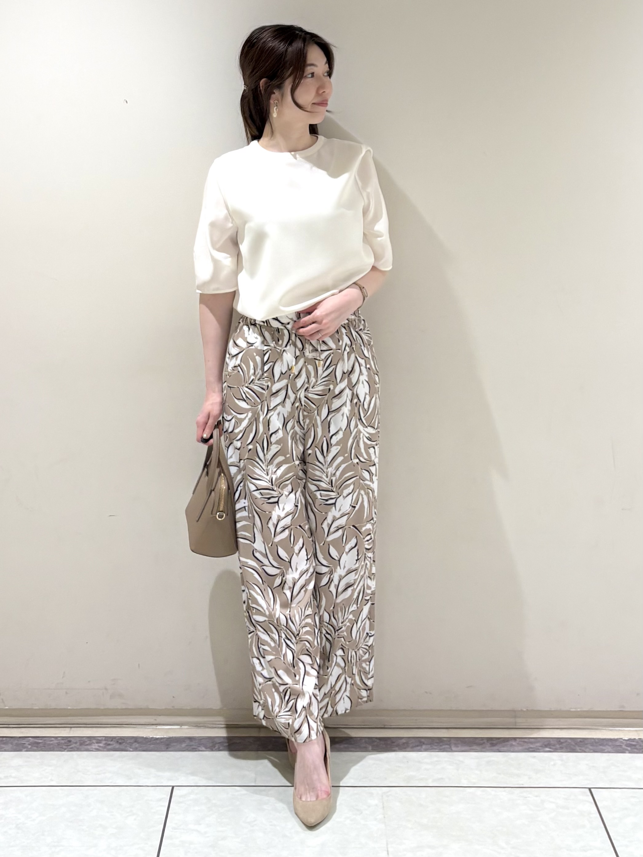 sakiさんの「COUP DE CHANCE｜【手洗い可／日本製】袖シアーパフスリーブ ブラウス」を使ったコーディネート