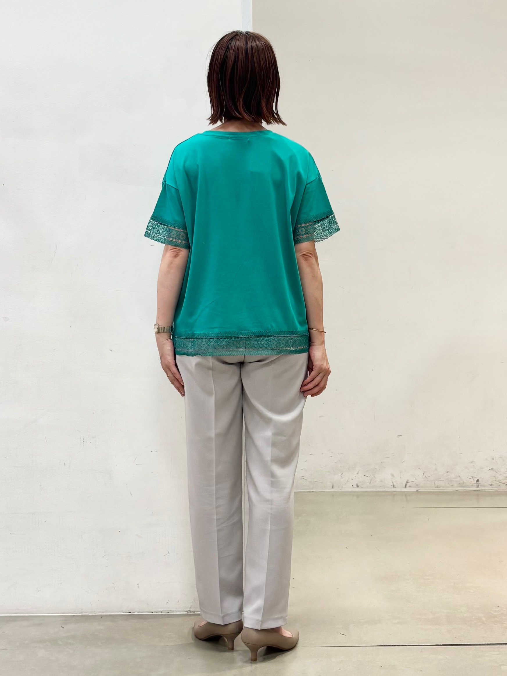 fujiさんの「THE SHOP TK｜【インせず着られる】モチーフレース切替Tシャツ」を使ったコーディネート
