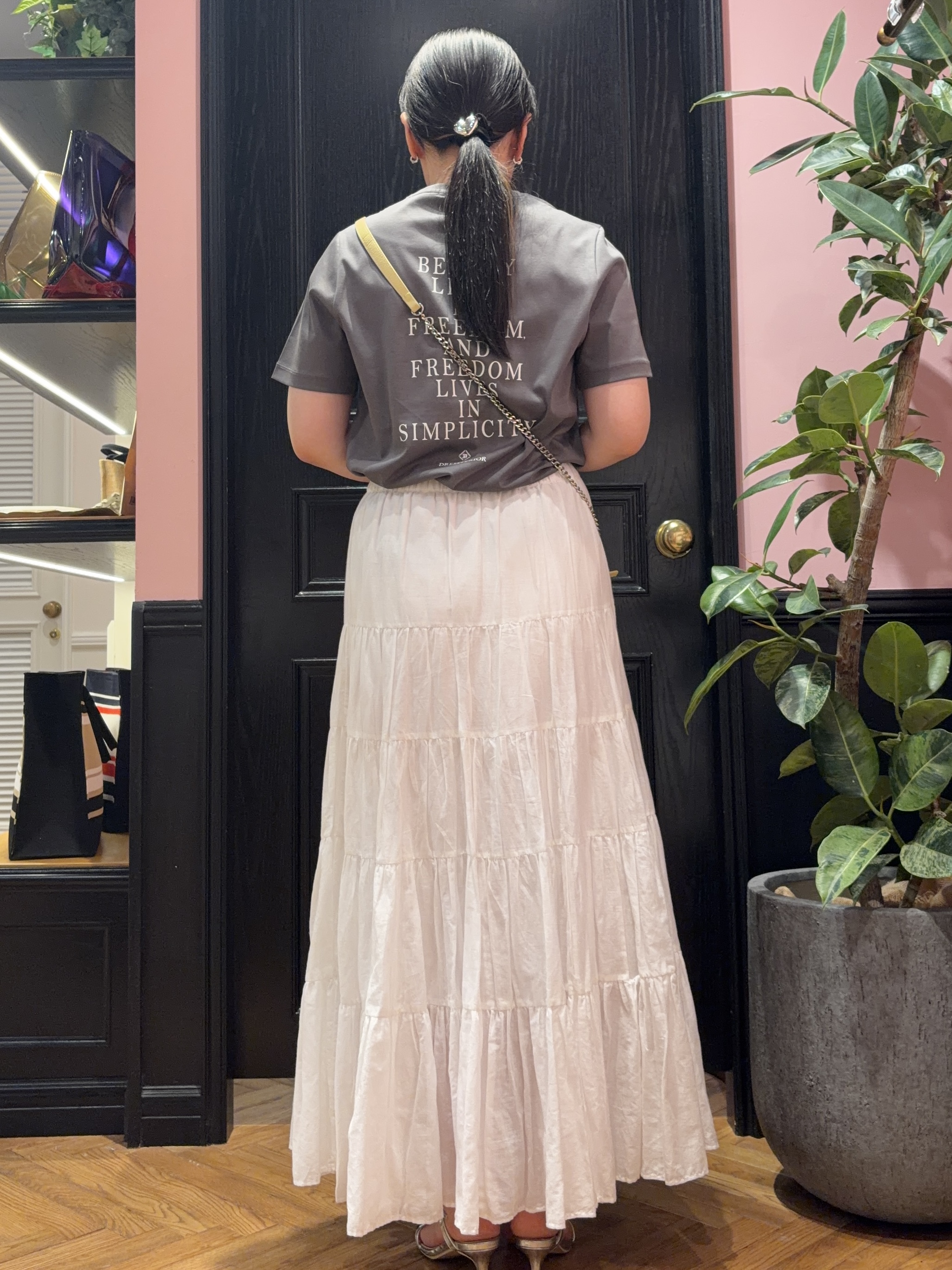 SAKAIさんの「DRESSTERIOR｜【接触冷感／抗菌防臭／消臭】アイスクリアコットン PARIS Tシャツ」を使ったコーディネート