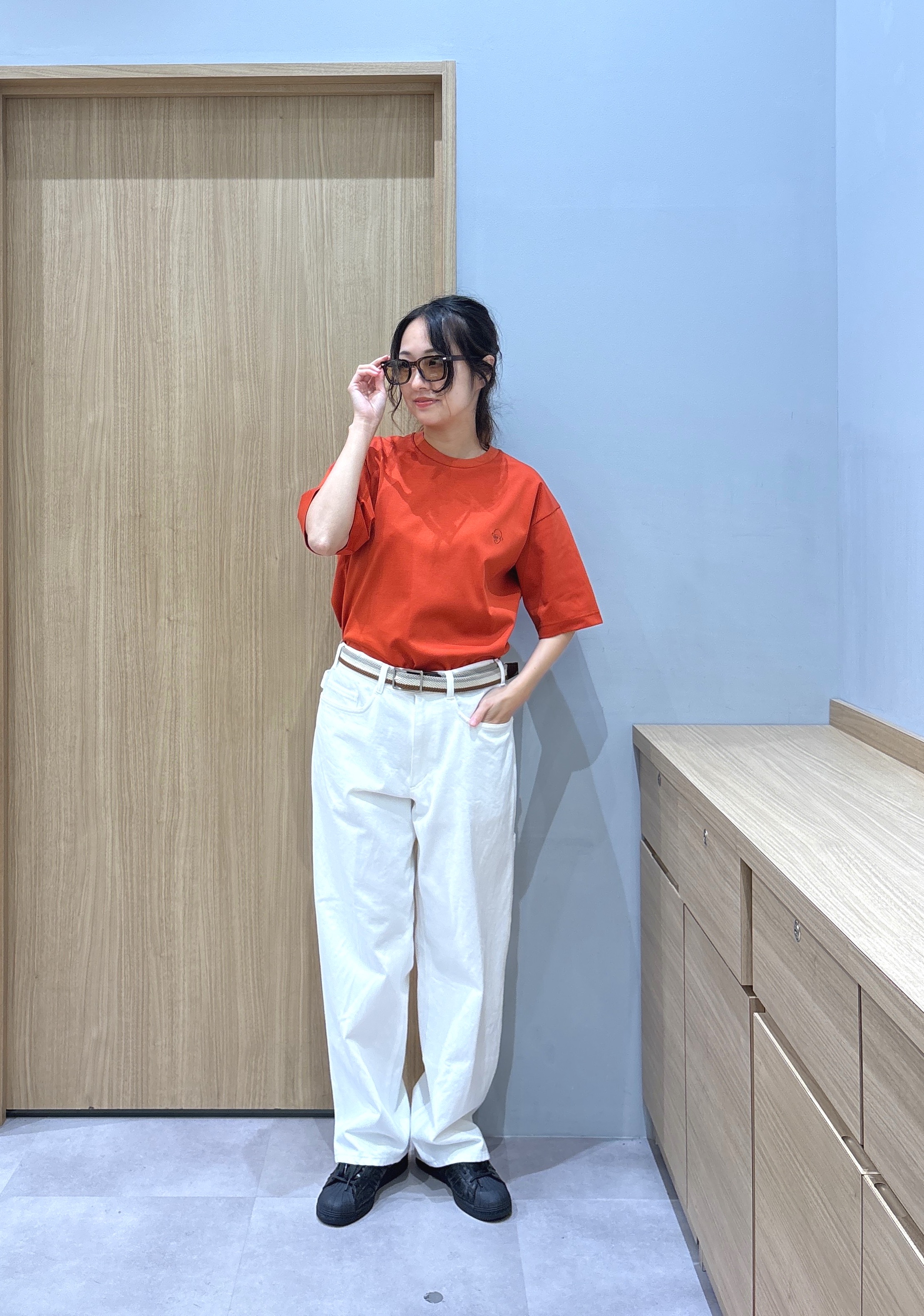 よぴさんの「TAKEO KIKUCHI｜ワンストローク刺繍 半袖 Tシャツ」を使ったコーディネート