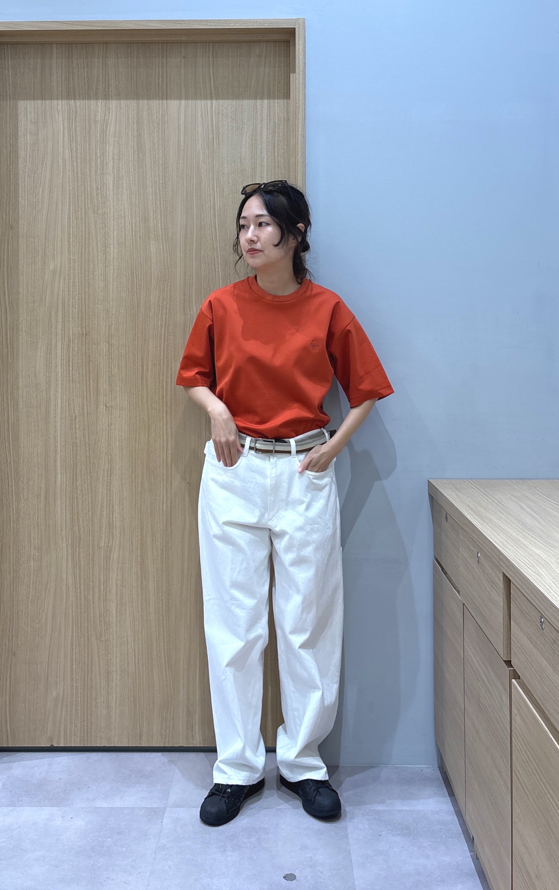 よぴさんの「TAKEO KIKUCHI｜ワンストローク刺繍 半袖 Tシャツ」を使ったコーディネート