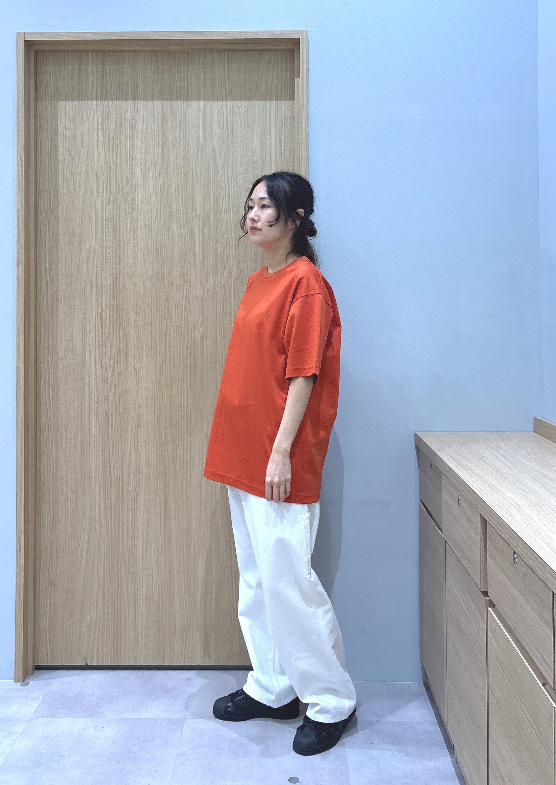 よぴさんの「TAKEO KIKUCHI｜ワンストローク刺繍 半袖 Tシャツ」を使ったコーディネート