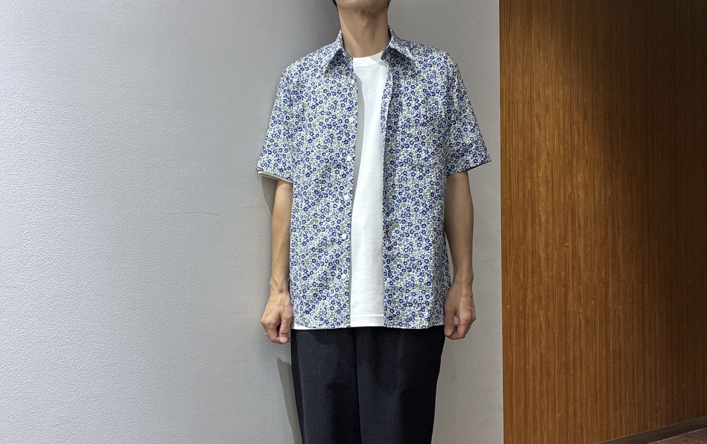 わいずみさんの「TAKEO KIKUCHI｜リップル小花シャツ」を使ったコーディネート