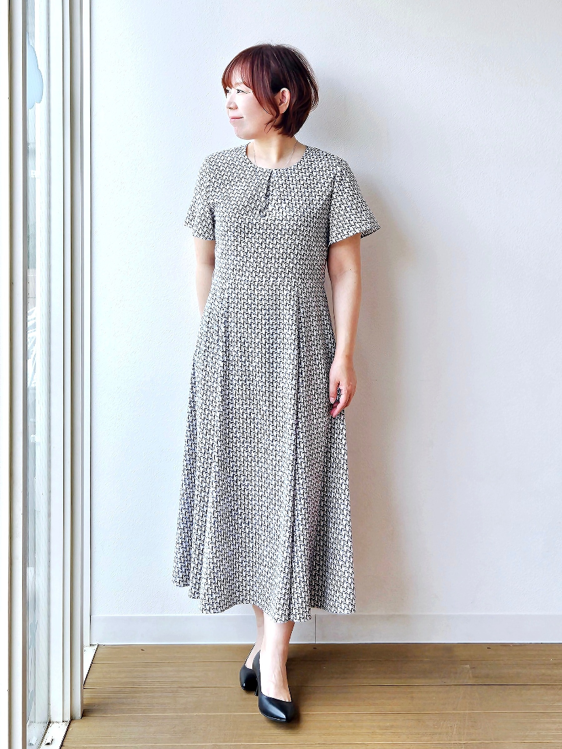 やじまさんの「UNTITLED｜【美シルエット/洗える】ジオメプリントワンピース」を使ったコーディネート