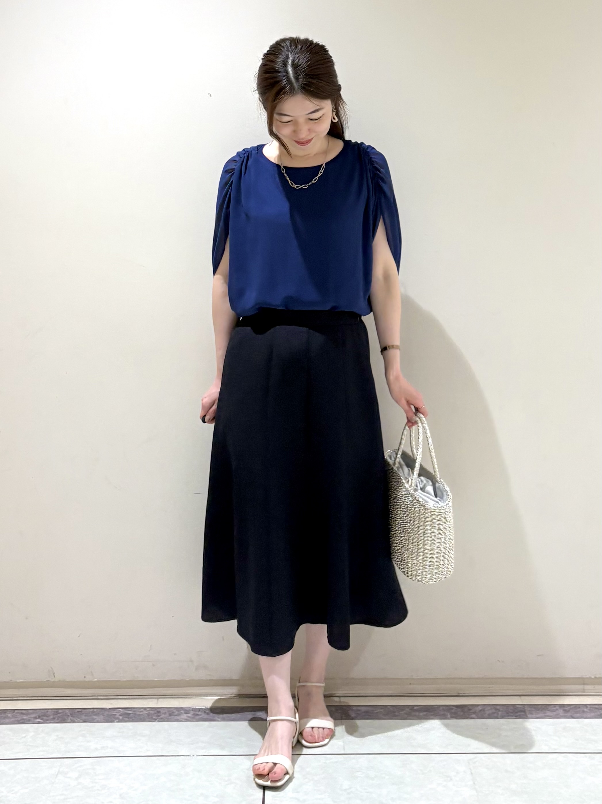 sakiさんの「COUP DE CHANCE｜【日本製/インナー付き】ギャザースリーブプルオーバー」を使ったコーディネート