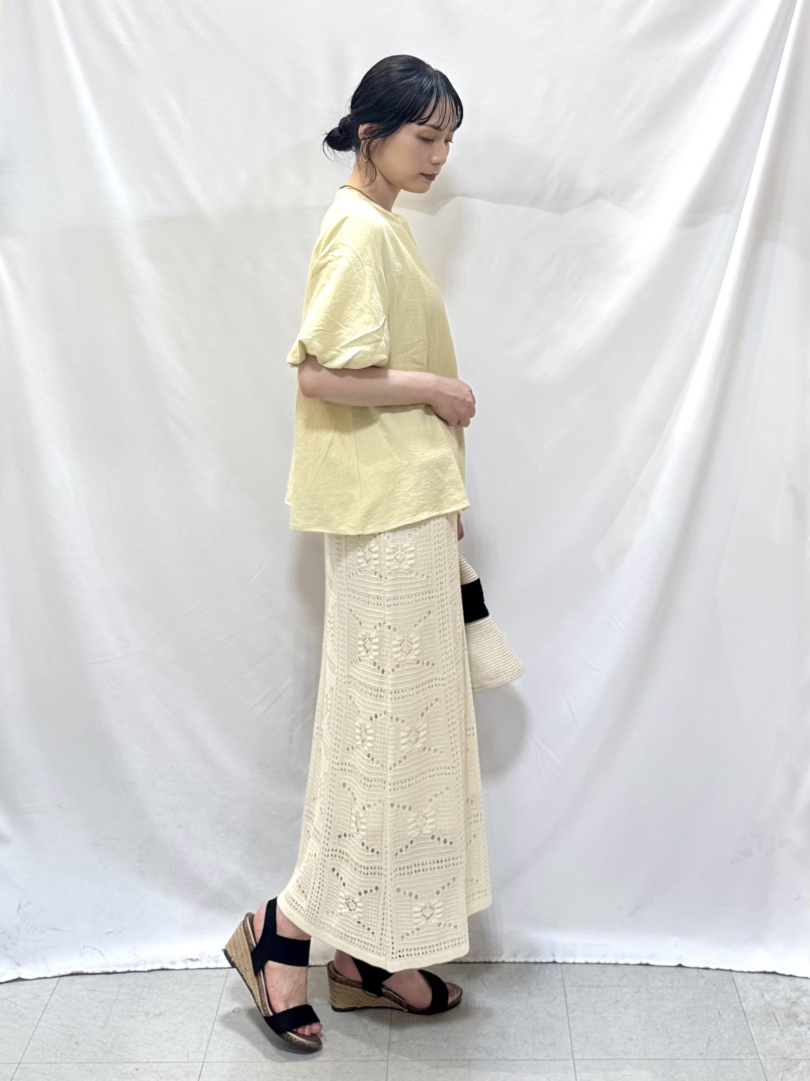 𝐇𝐢𝐫𝐨𝐦𝐢さんの「SHOO･LA･RUE｜【S-LL/洗濯機可】バルーンスリーブ　キーネックブラウス」を使ったコーディネート