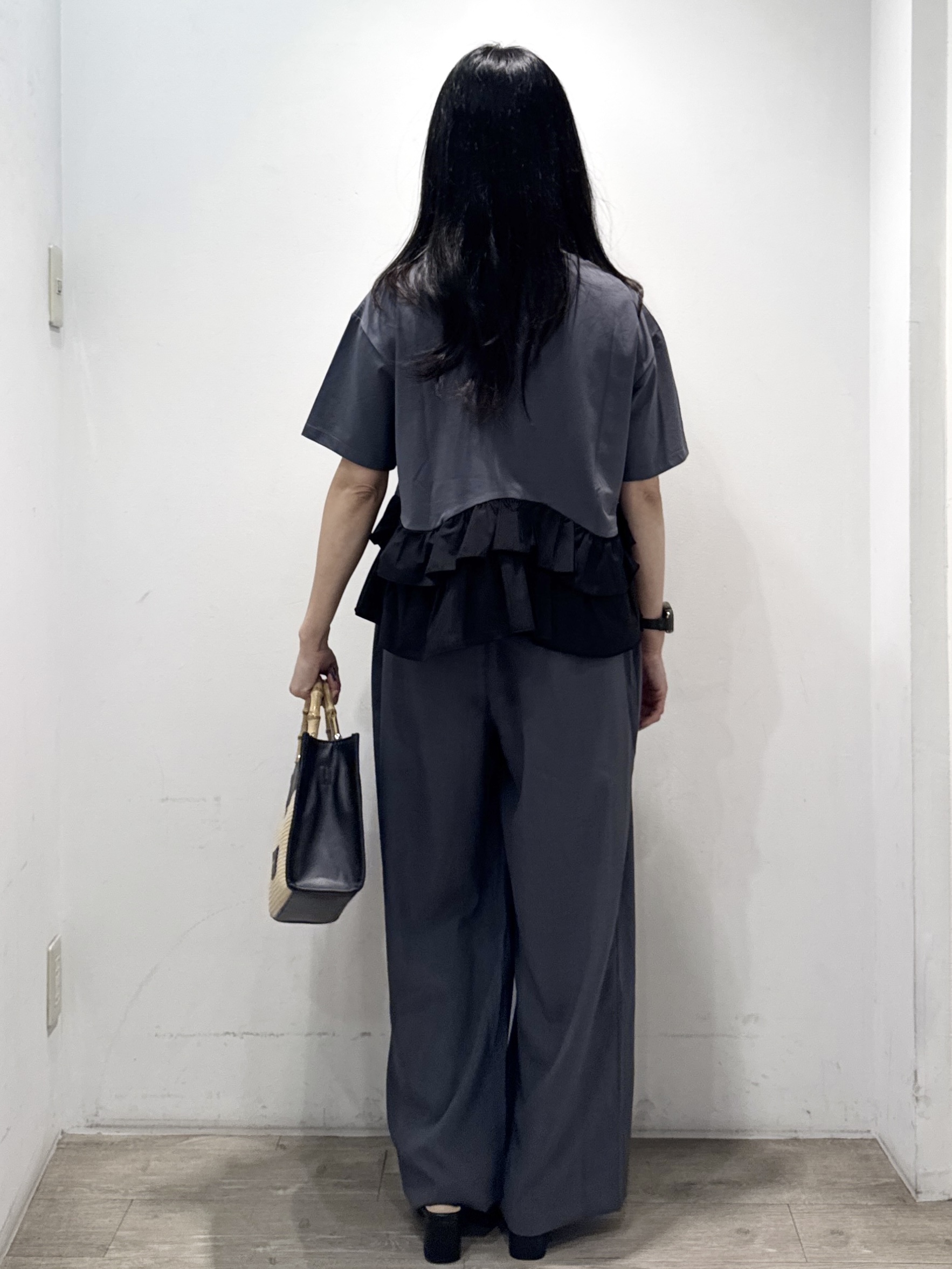 yuicciさんの「OPAQUE.CLIP｜裾フリルドッキングTシャツ【洗濯機OK】」を使ったコーディネート