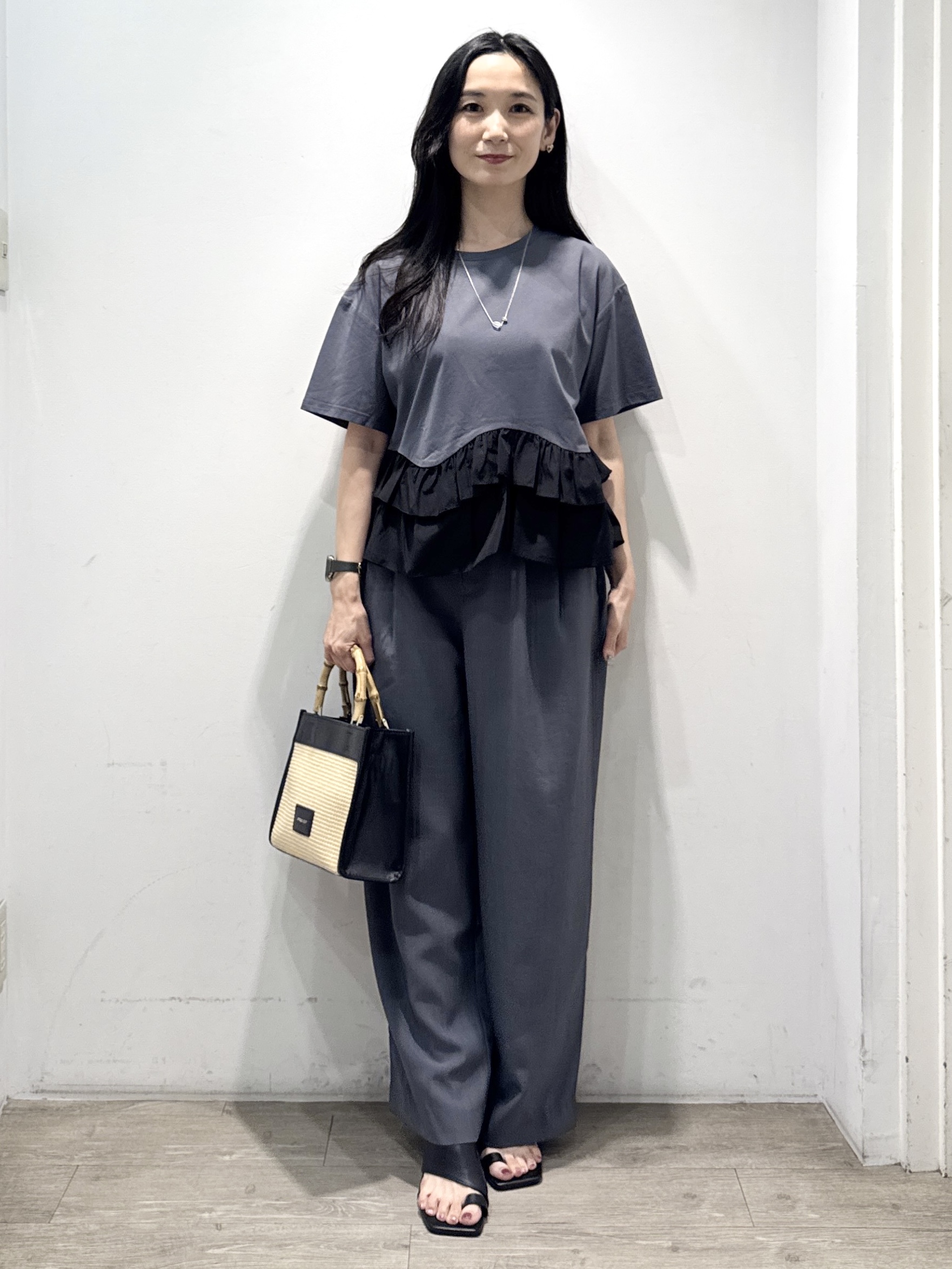 yuicciさんの「OPAQUE.CLIP｜裾フリルドッキングTシャツ【洗濯機OK】」を使ったコーディネート