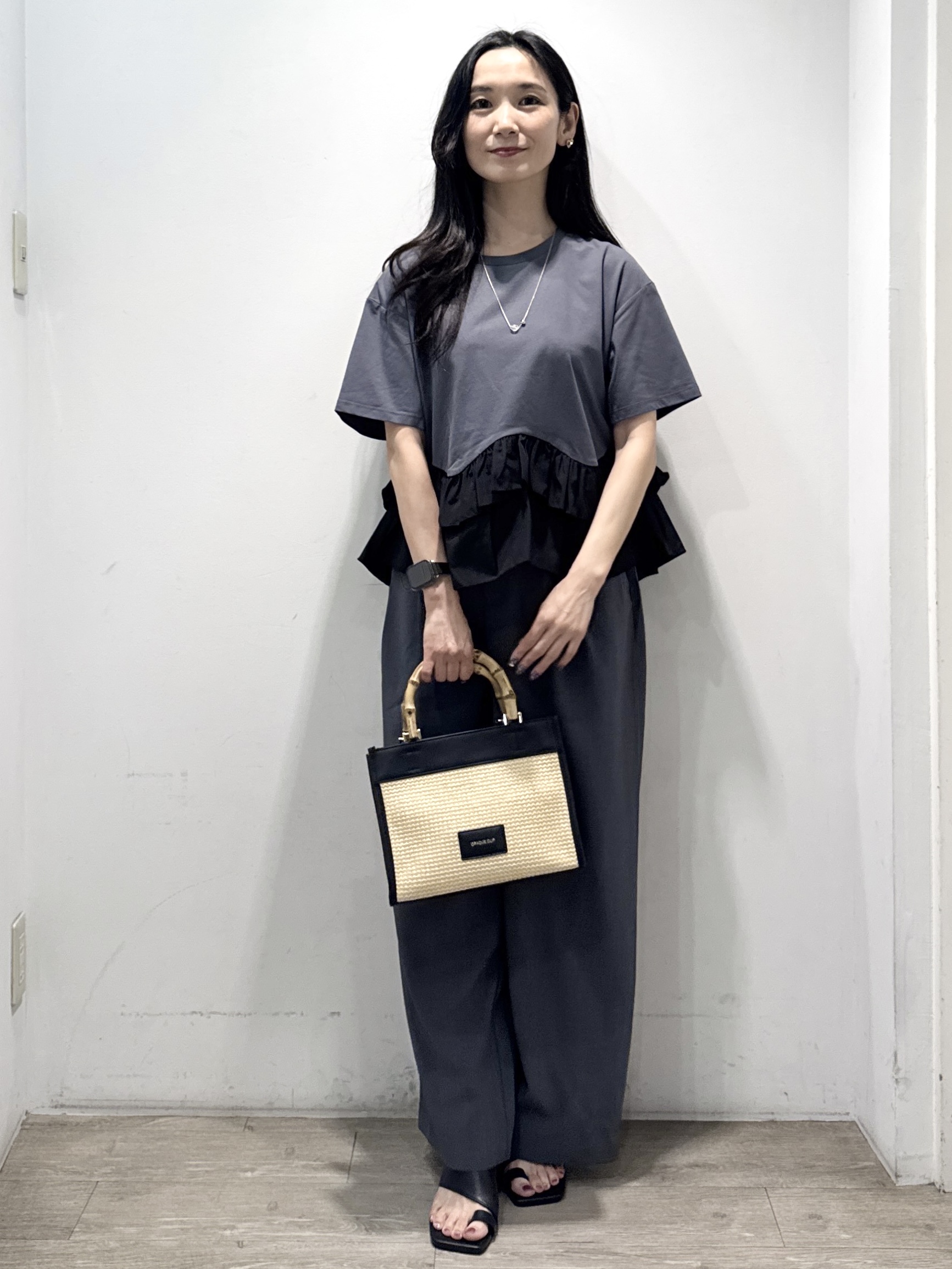 yuicciさんの「OPAQUE.CLIP｜裾フリルドッキングTシャツ【洗濯機OK】」を使ったコーディネート