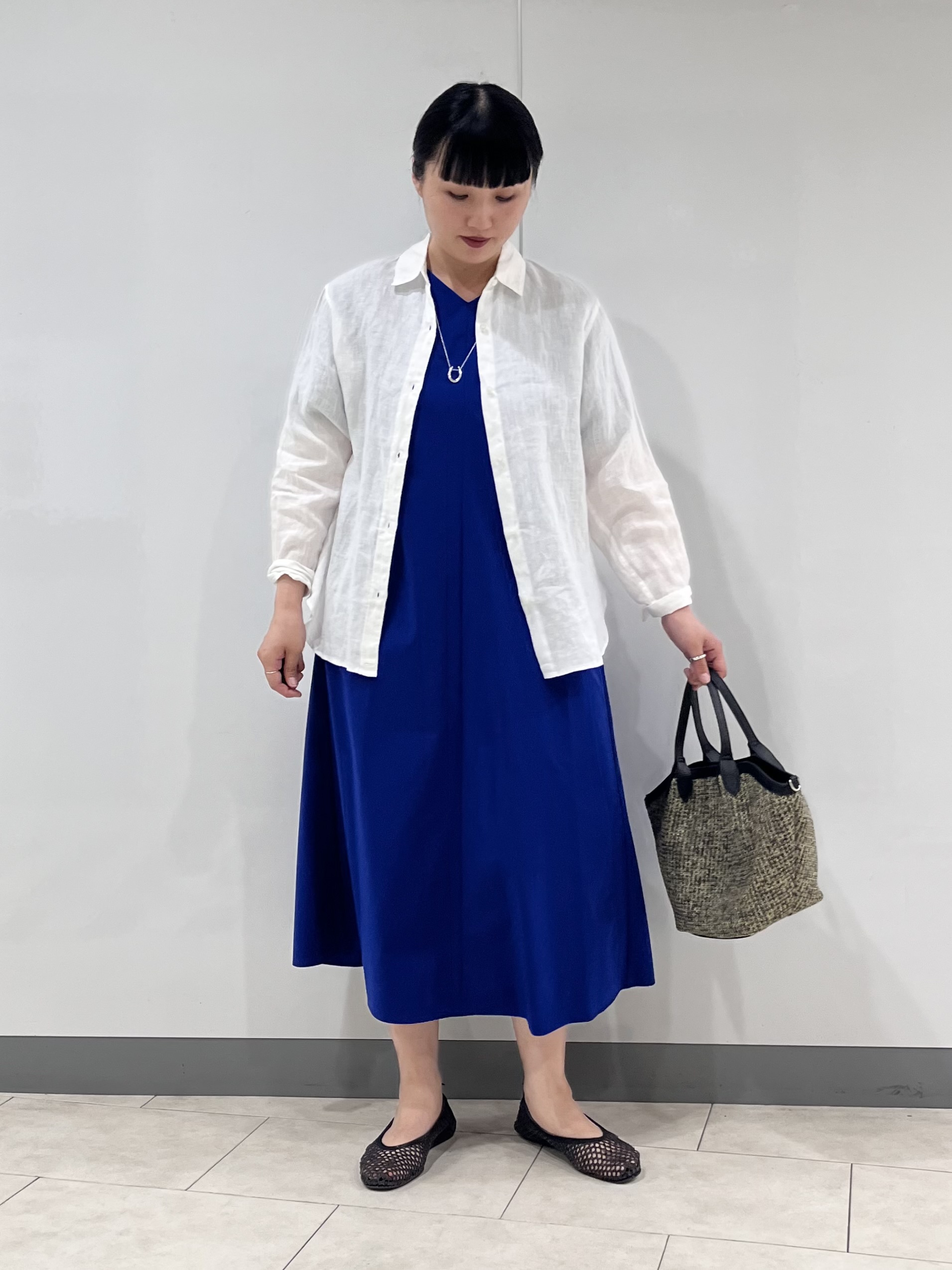 hasuさんの「INDIVI｜【接触冷感／2WAY】カシュクールリネンシャツ」を使ったコーディネート