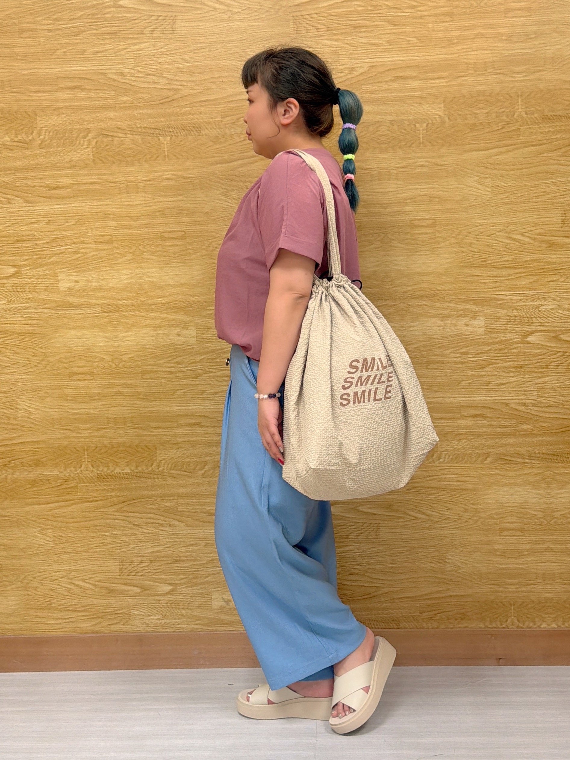 ぁむさんの「SHOO･LA･RUE｜【ひんやり/着丈選べる/体型カバー】洗濯後しわになりにくい さらさらドルマンブラウス」を使ったコーディネート