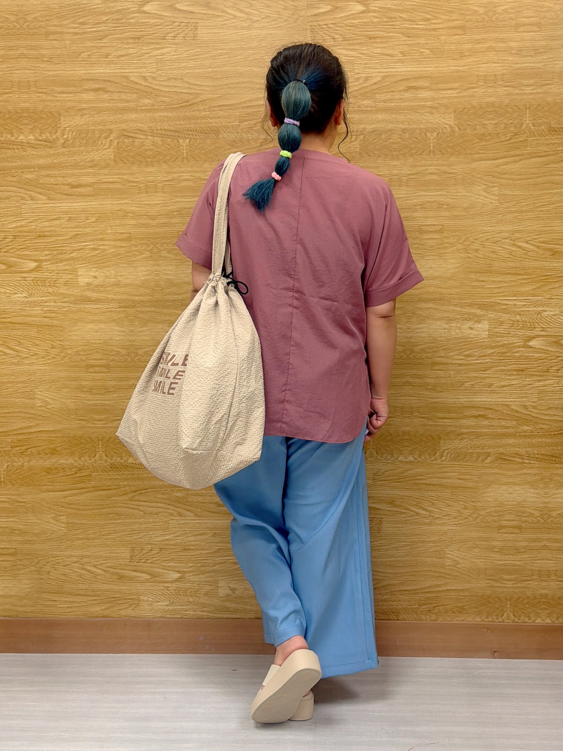 ぁむさんの「SHOO･LA･RUE｜【ひんやり/着丈選べる/体型カバー】洗濯後しわになりにくい さらさらドルマンブラウス」を使ったコーディネート