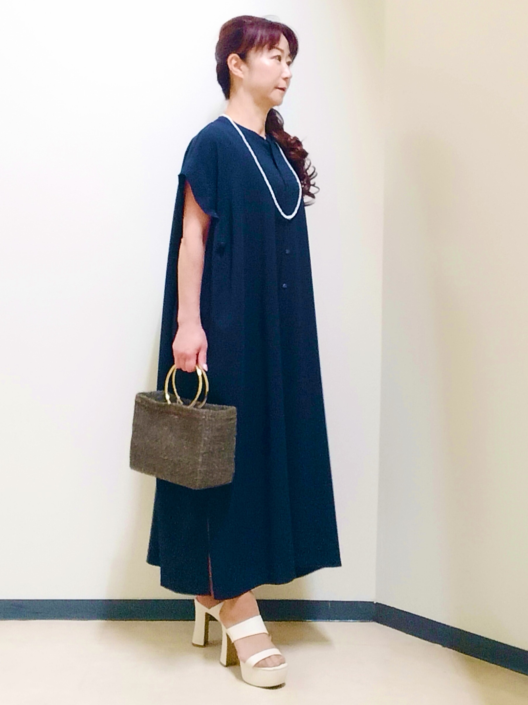花さんの「Reflect｜すっきり見えバンドカラーシャツワンピース」を使ったコーディネート