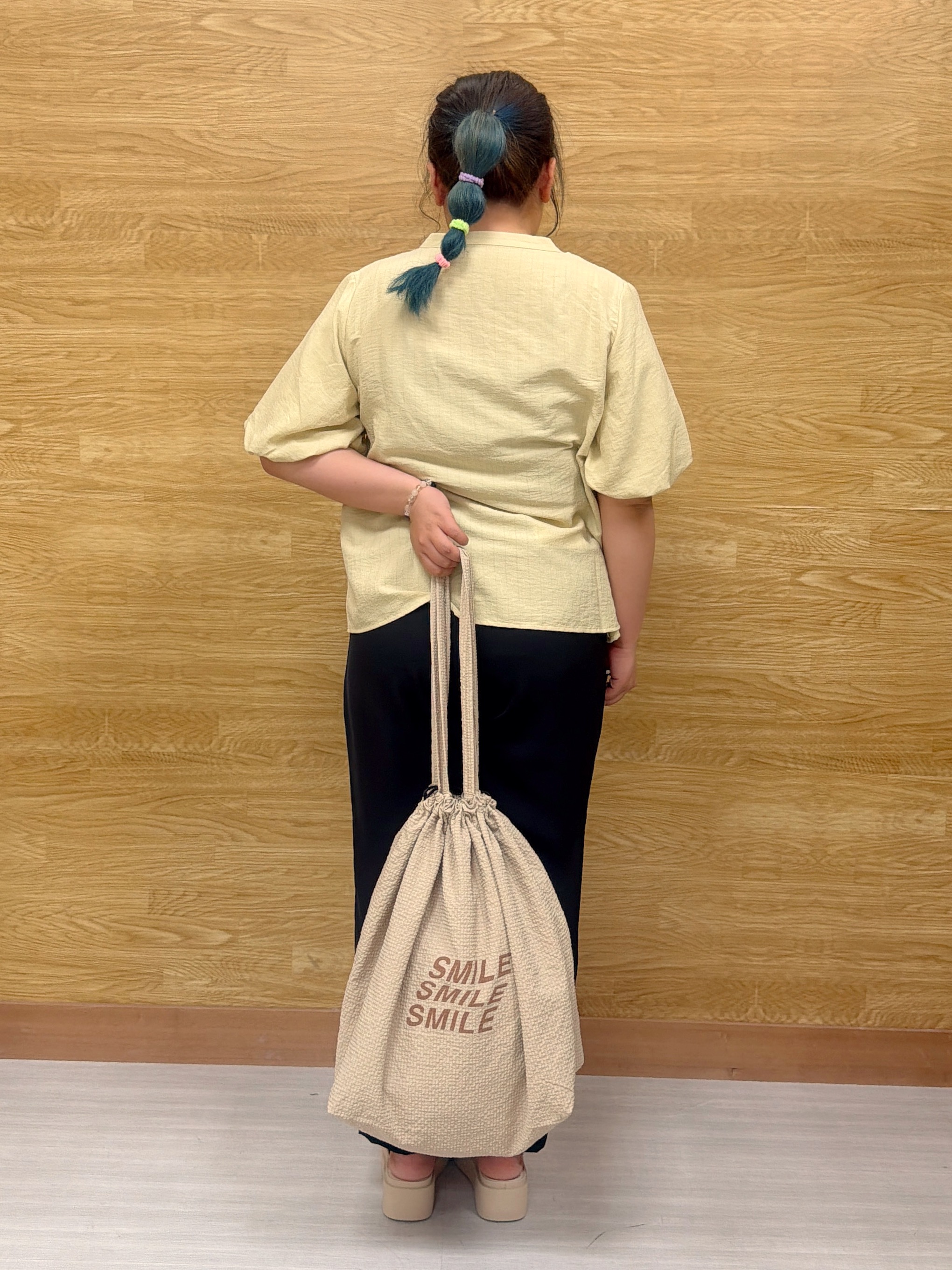 ぁむさんの「SHOO･LA･RUE｜【S-LL/洗濯機可】バルーンスリーブ　キーネックブラウス」を使ったコーディネート