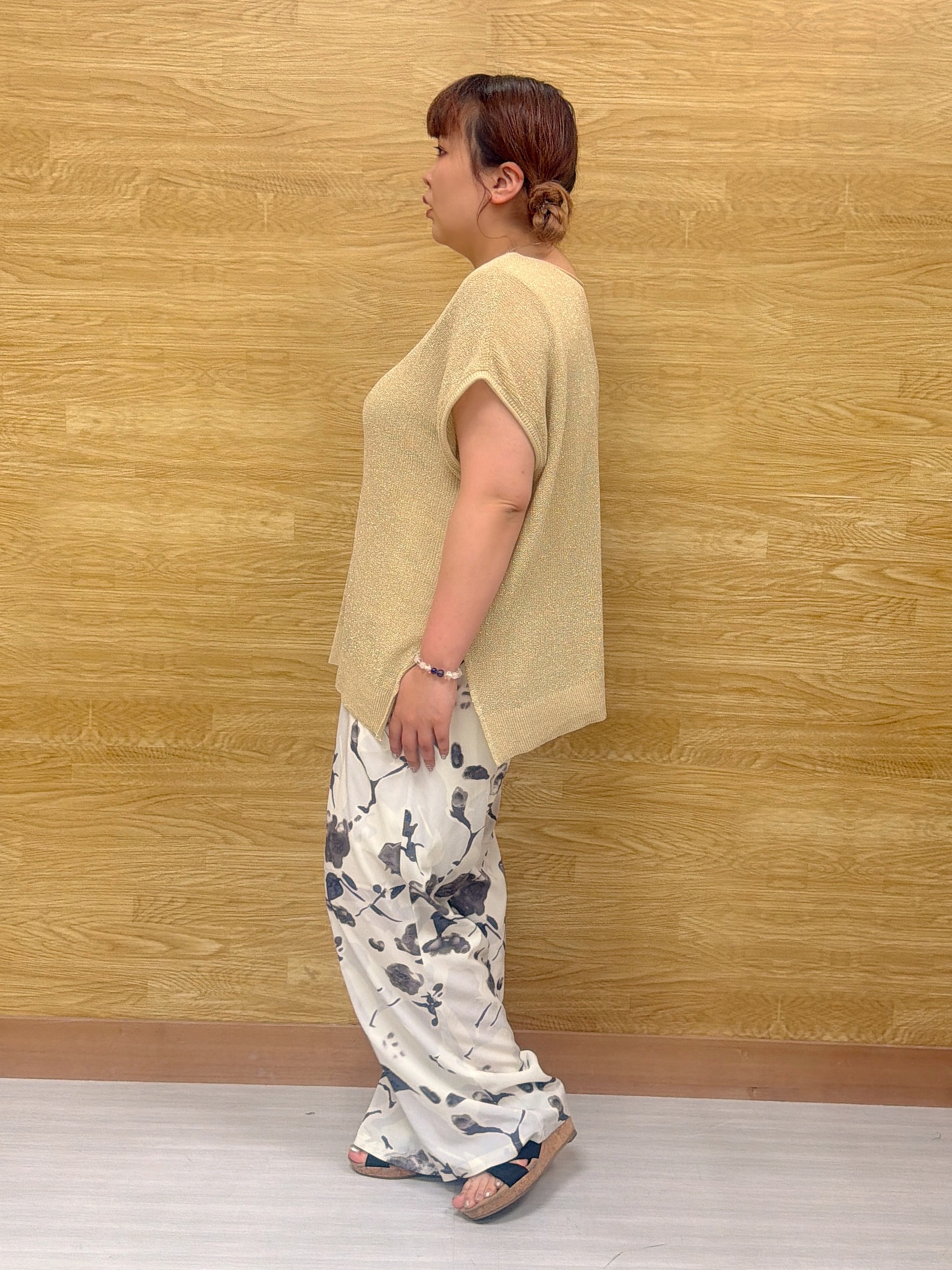 ぁむさんの「SHOO･LA･RUE｜【2点セット/前後2WAY/洗濯機可/S-LL】体型カバーも叶う ラメ畦ニット+タンクトップ」を使ったコーディネート