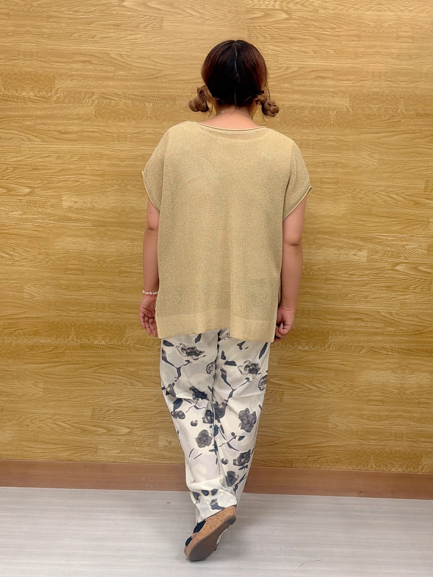 ぁむさんの「SHOO･LA･RUE｜【2点セット/前後2WAY/洗濯機可/S-LL】体型カバーも叶う ラメ畦ニット+タンクトップ」を使ったコーディネート