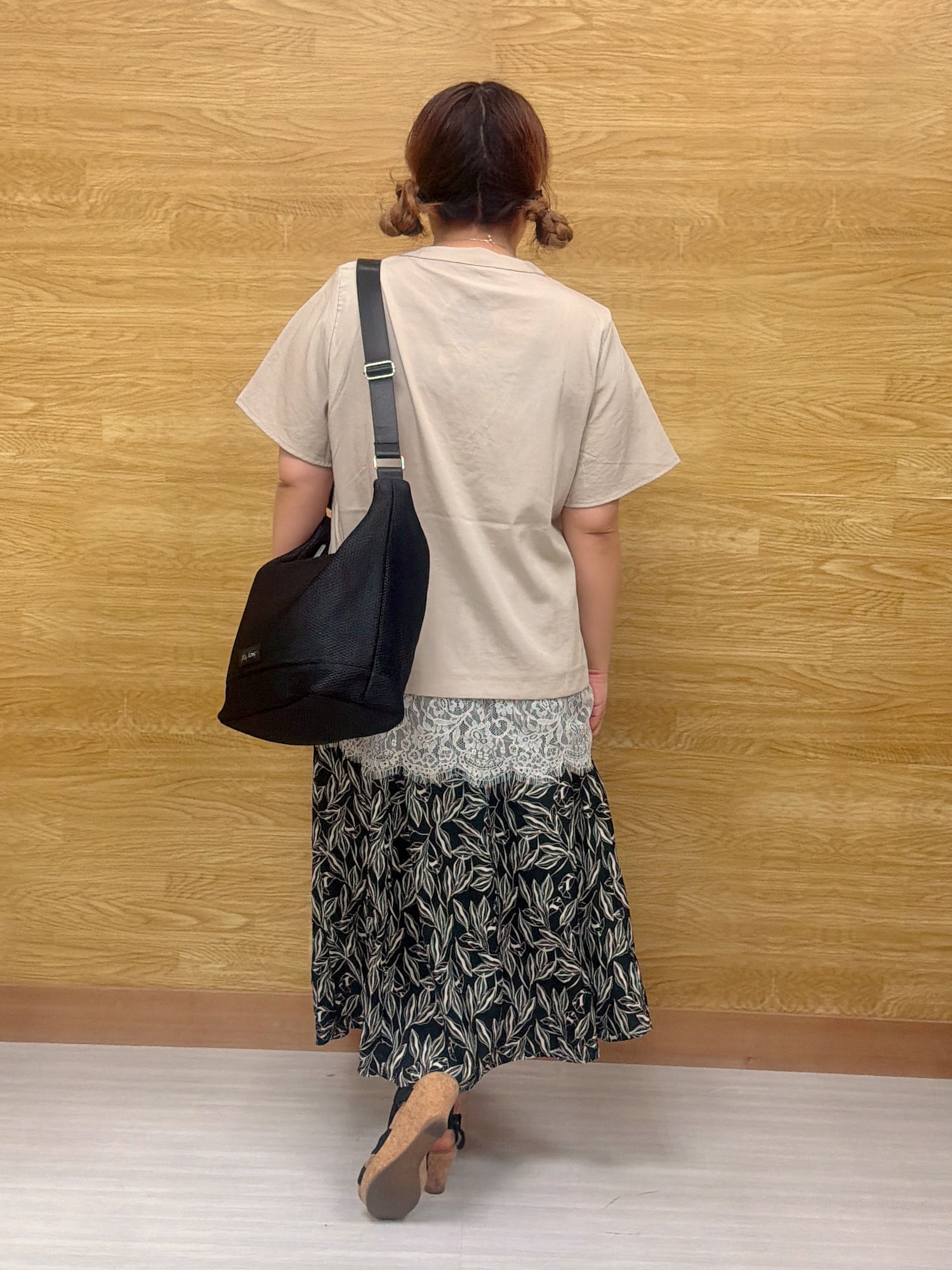 ぁむさんの「SHOO･LA･RUE｜【S-LL/洗濯機可】軽凛(かろりん)ひんやり スキッパー裾レースブラウス」を使ったコーディネート