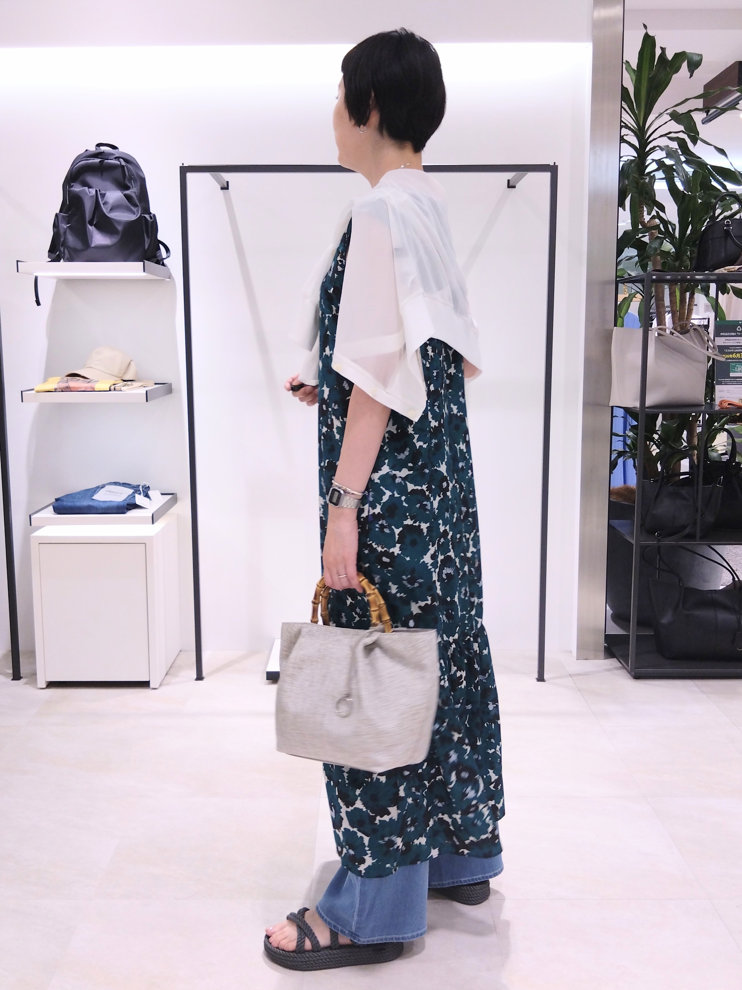 まちこさんの「UNTITLED｜【花柄/着映え】フラワープリントワンピース」を使ったコーディネート