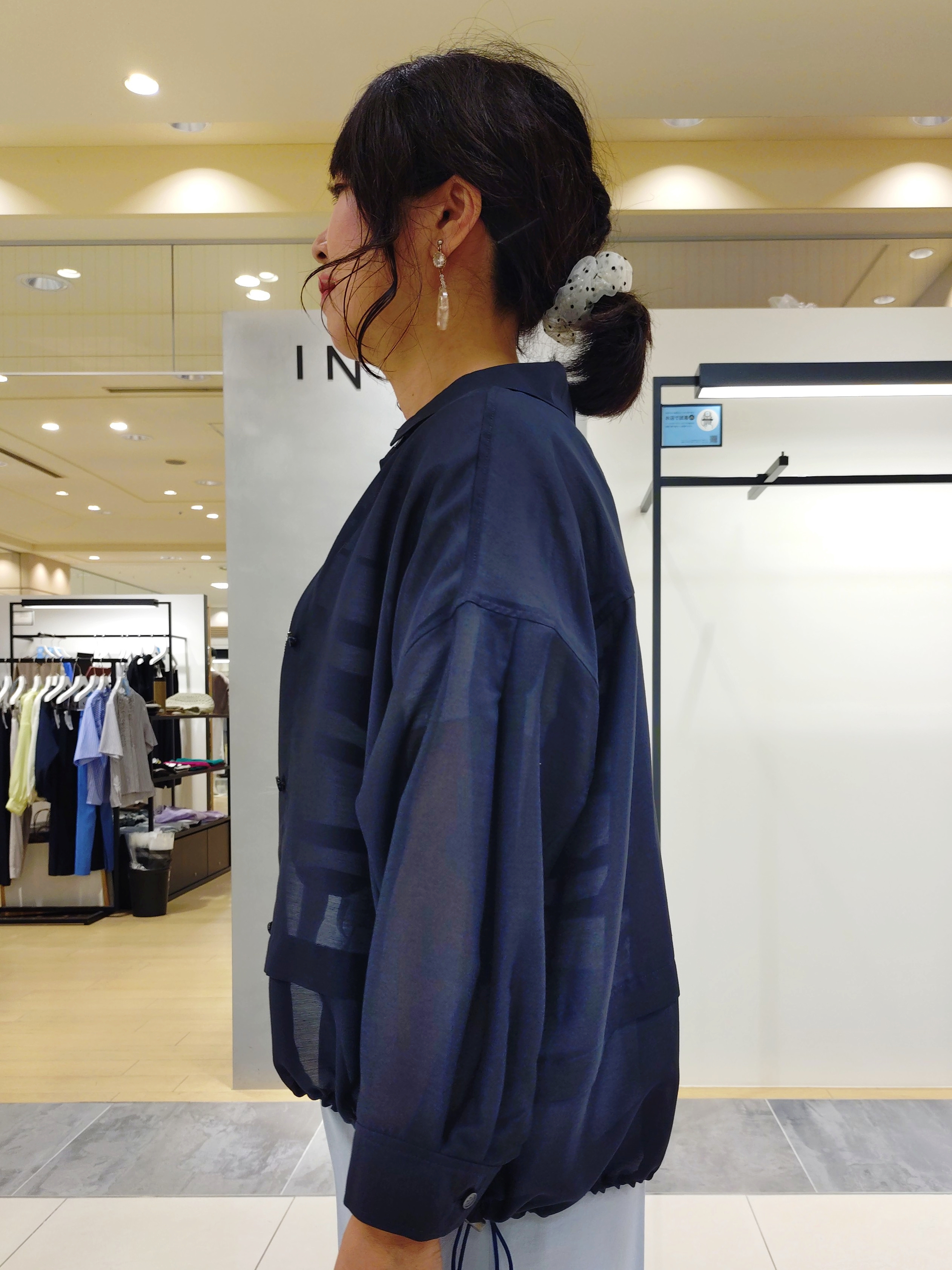 TOMOMIさんの「INDIVI｜【新色登場！超軽量】2WAYドロストショルダーバッグ」を使ったコーディネート
