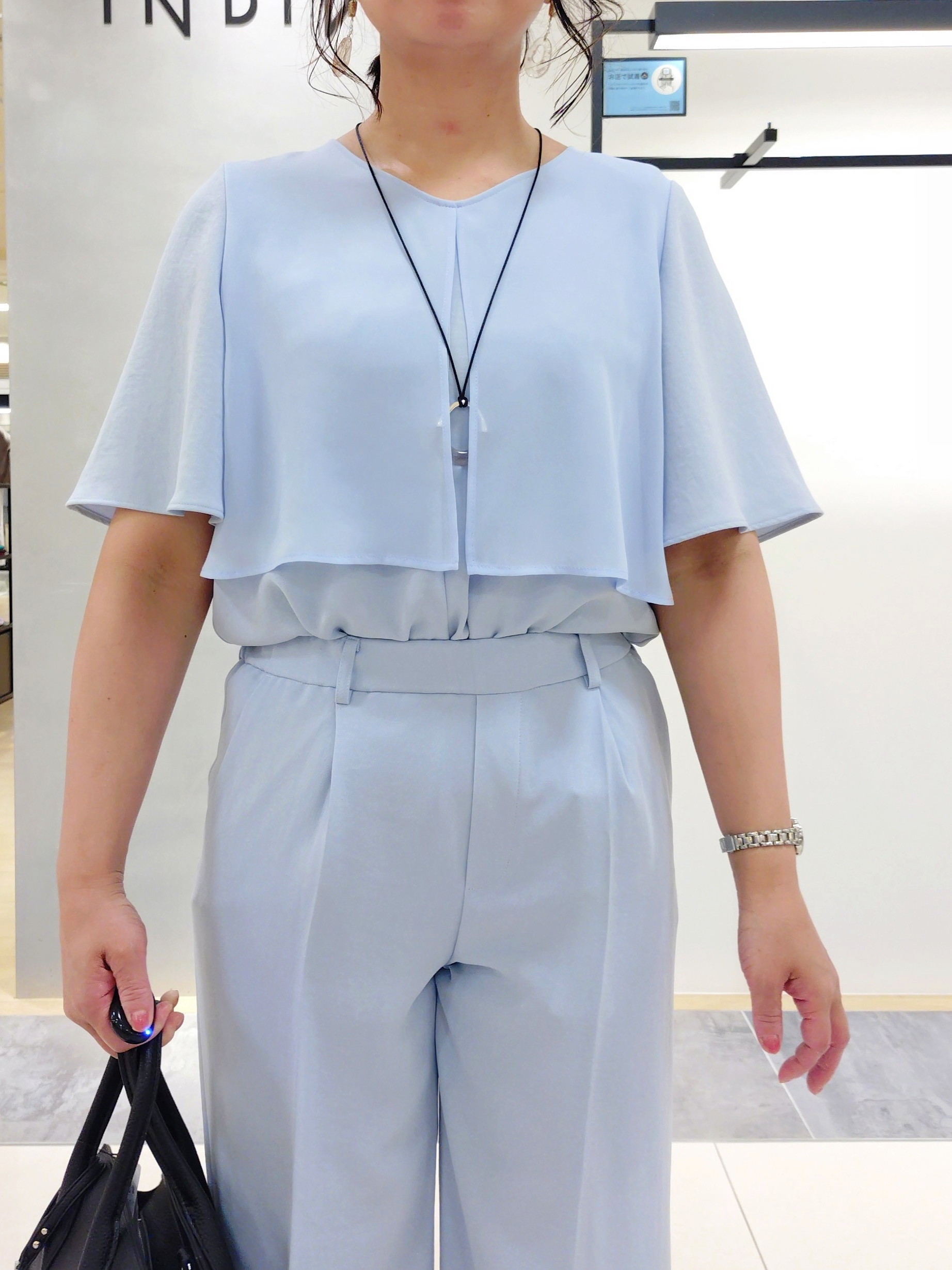 TOMOMIさんの「INDIVI｜【洗える／UVケア／SETUP可】着る日傘ワイドパンツ」を使ったコーディネート