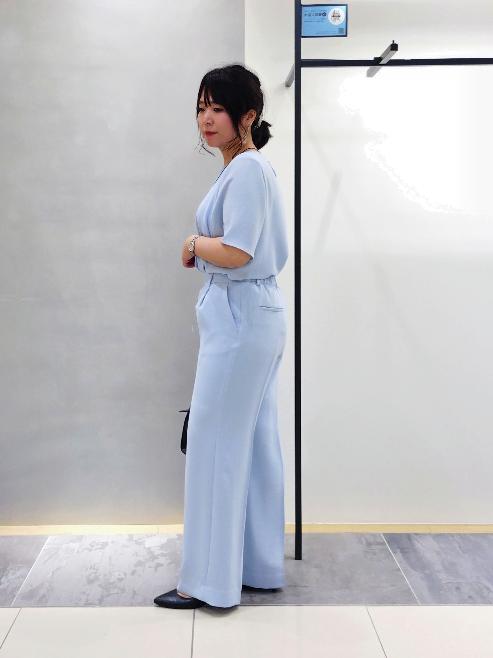 TOMOMIさんの「INDIVI｜【洗える／UVケア／SETUP可】着る日傘ワイドパンツ」を使ったコーディネート