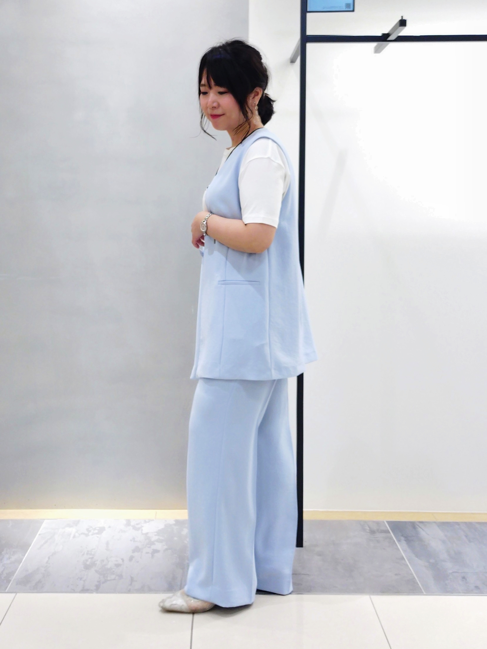 TOMOMIさんの「INDIVI｜【UVケア／選べるグラフィック】スムースジャージTシャツ」を使ったコーディネート