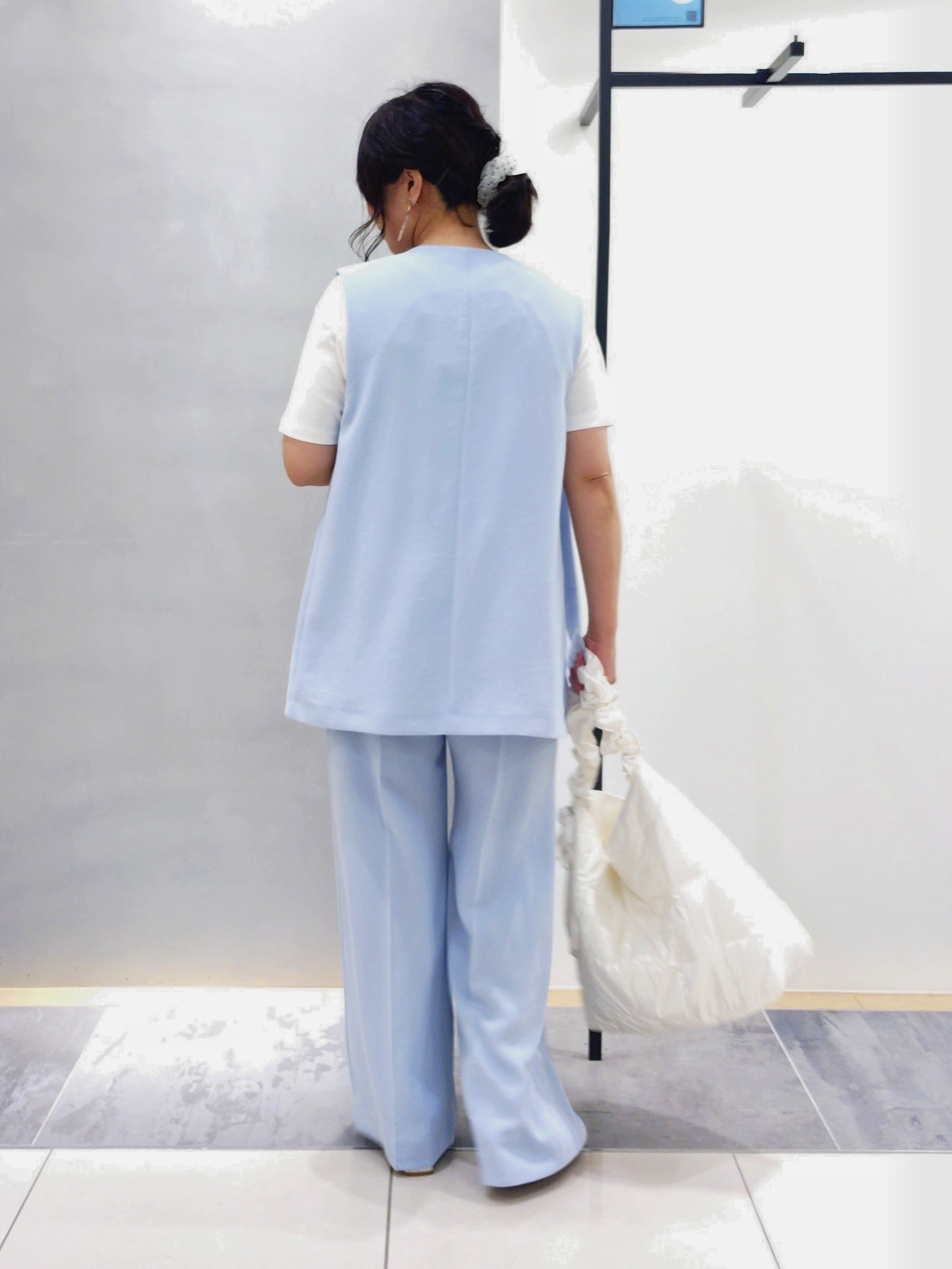TOMOMIさんの「INDIVI｜【UVケア／選べるグラフィック】スムースジャージTシャツ」を使ったコーディネート