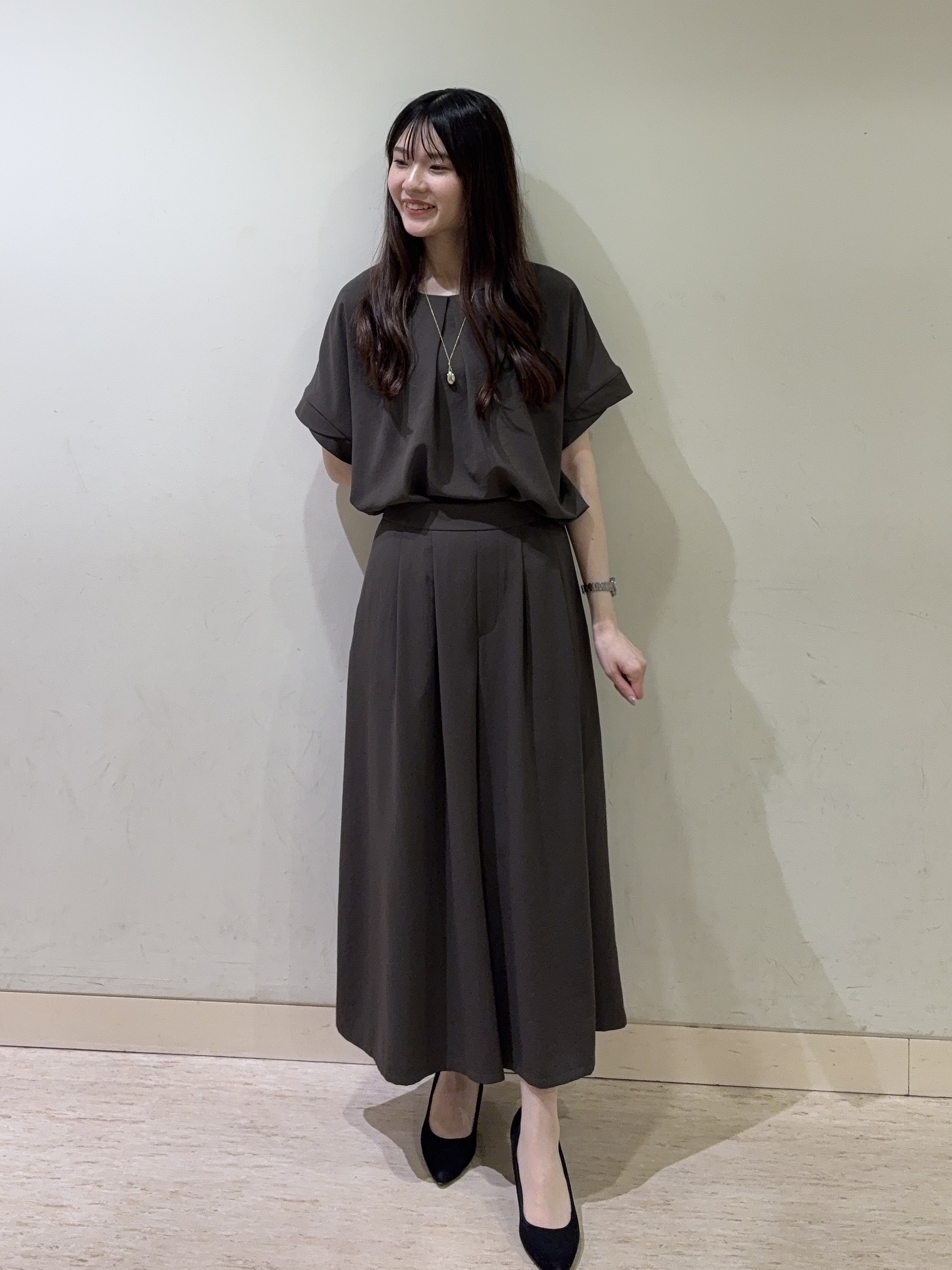 mayuさんの「UNTITLED｜【前後2WAY/はっ水/セットアップ可】リラクシーフレンチスリーブブラウス」を使ったコーディネート