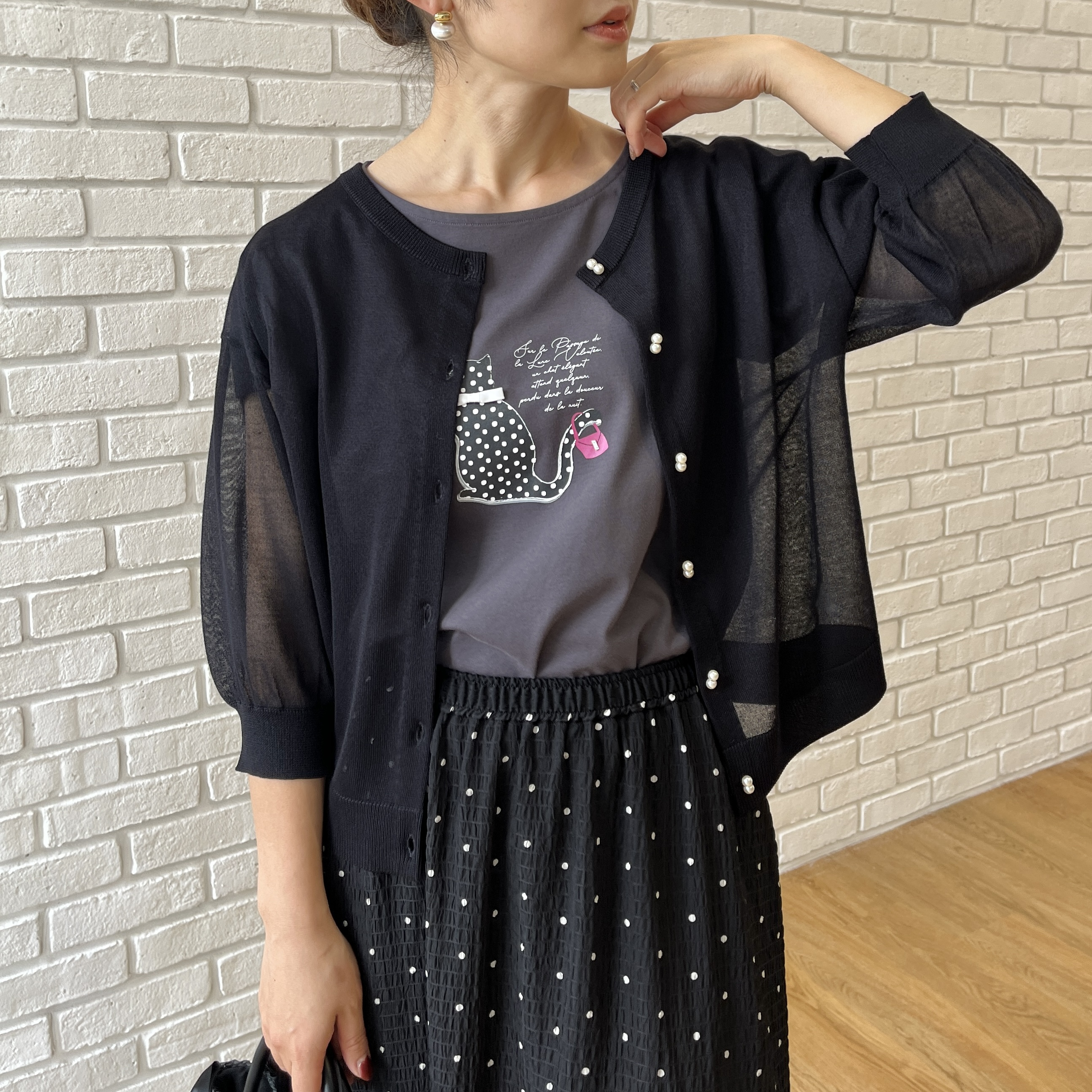 makiさんの「Couture brooch｜【接触冷感・UVカット・洗える】CATプリントTシャツ」を使ったコーディネート
