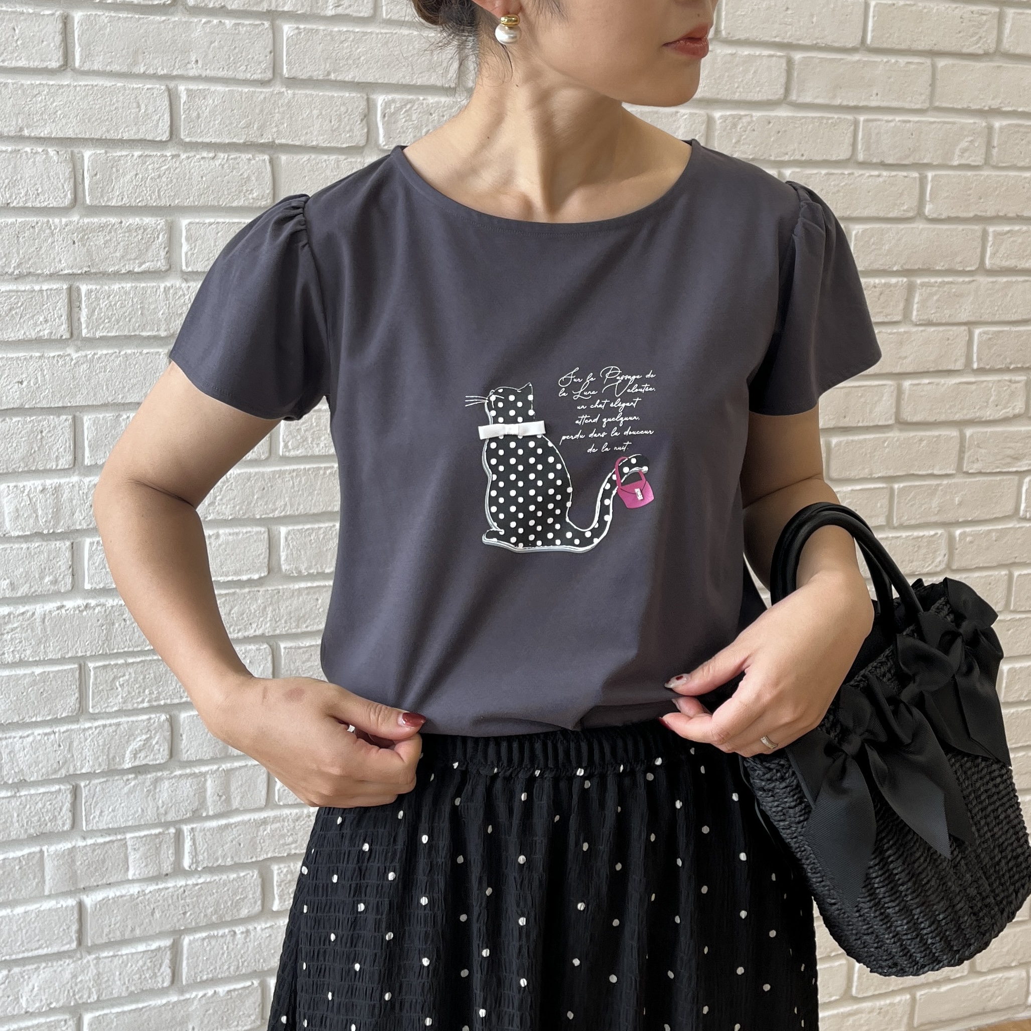 makiさんの「Couture brooch｜【接触冷感・UVカット・洗える】CATプリントTシャツ」を使ったコーディネート