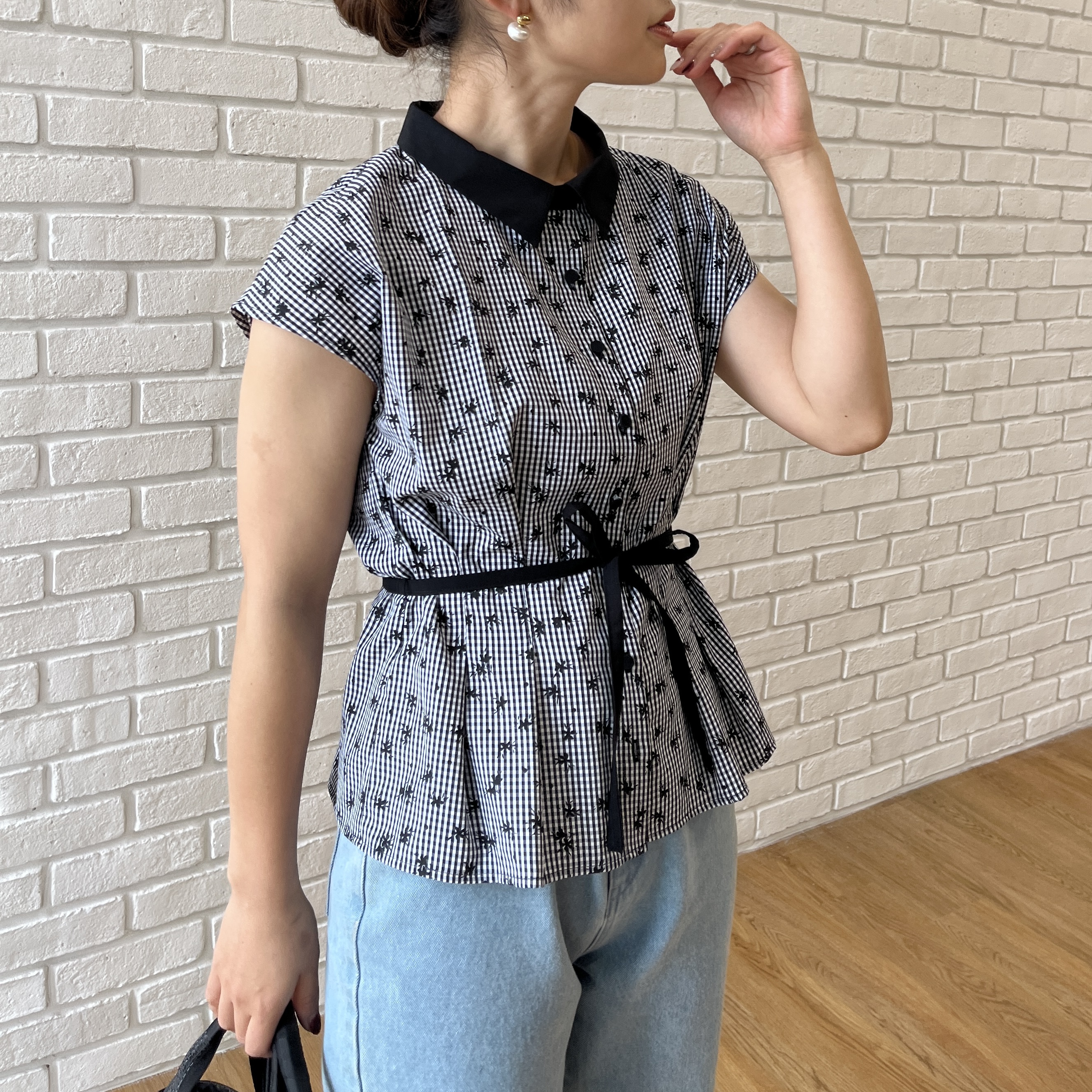makiさんの「Couture brooch｜【洗える】フラワープリント チェックシャツ」を使ったコーディネート