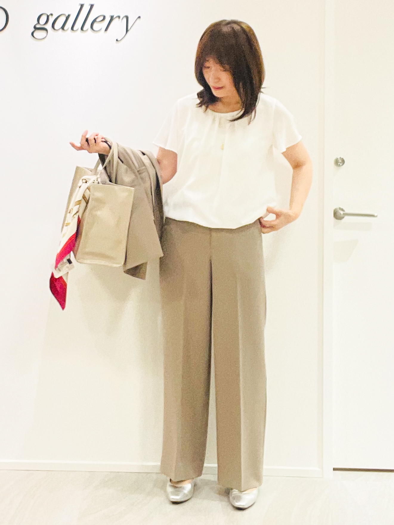 めいさんの「UNTITLED｜【透けにくい/スーツインナー】パウダリータックブラウス」を使ったコーディネート