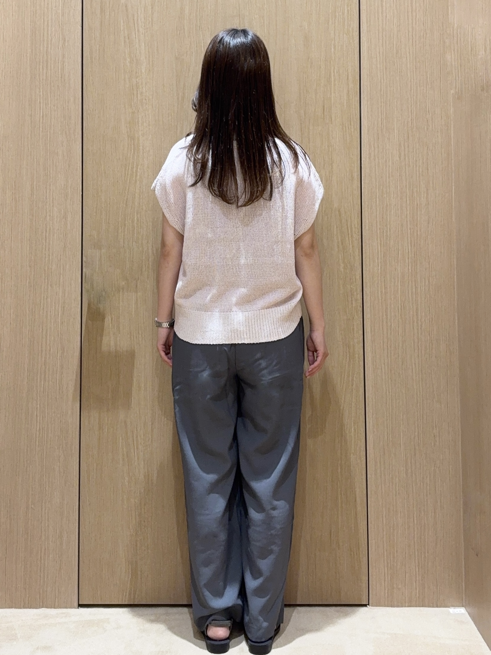 EMIRIさんの「OPAQUE.CLIP｜ラメメッシュ フレンチスリーブニット【洗濯機OK】」を使ったコーディネート