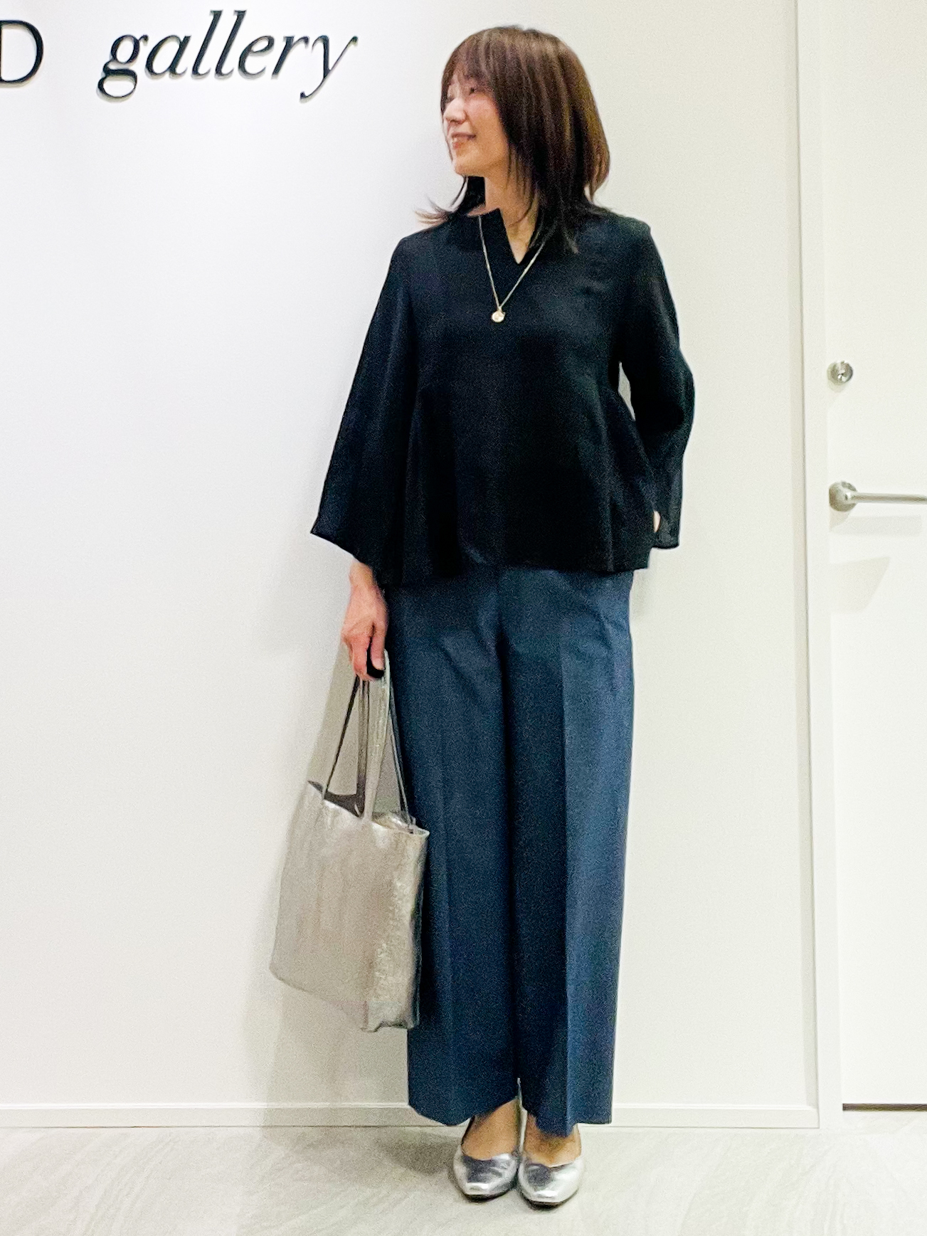 めいさんの「UNTITLED｜【接触冷感/麻混/洗える】ドライタッチキーネックブラウス」を使ったコーディネート