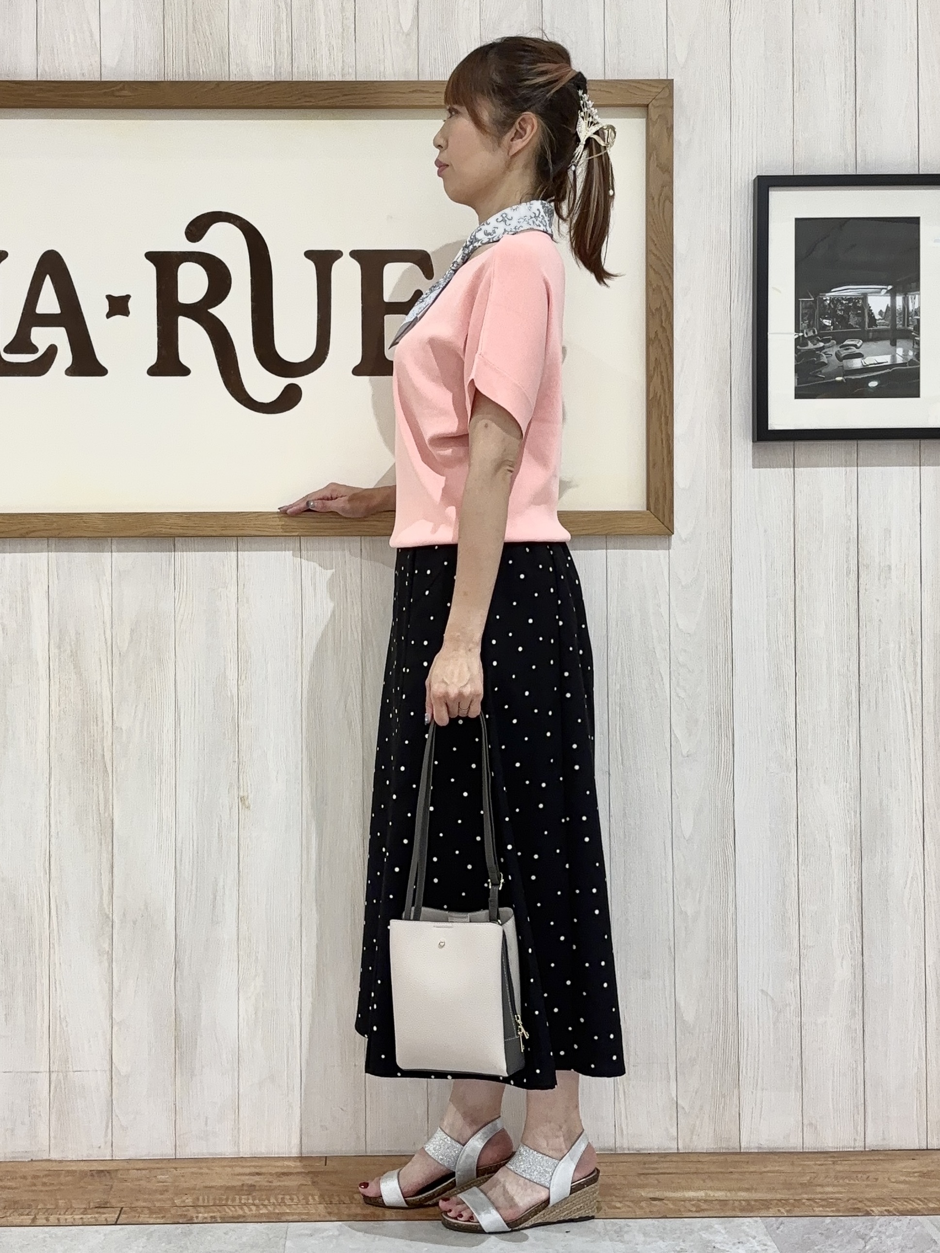 みきぽんさんの「SHOO･LA･RUE｜【毎日洗える/ひんやり/UV/S-LL】二の腕隠れる さらっとドルマン半袖ニット」を使ったコーディネート