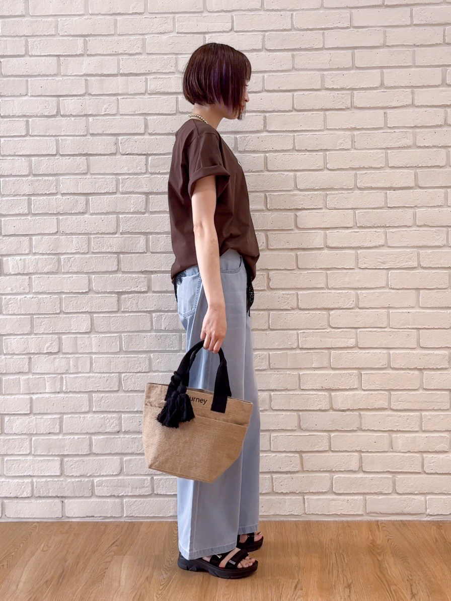 𝐜𝐡𝐢𝐤𝐚さんの「SHOO･LA･RUE｜【綿100%/ひんやり/S-LL】選べる3柄 大人のプリントTシャツ」を使ったコーディネート