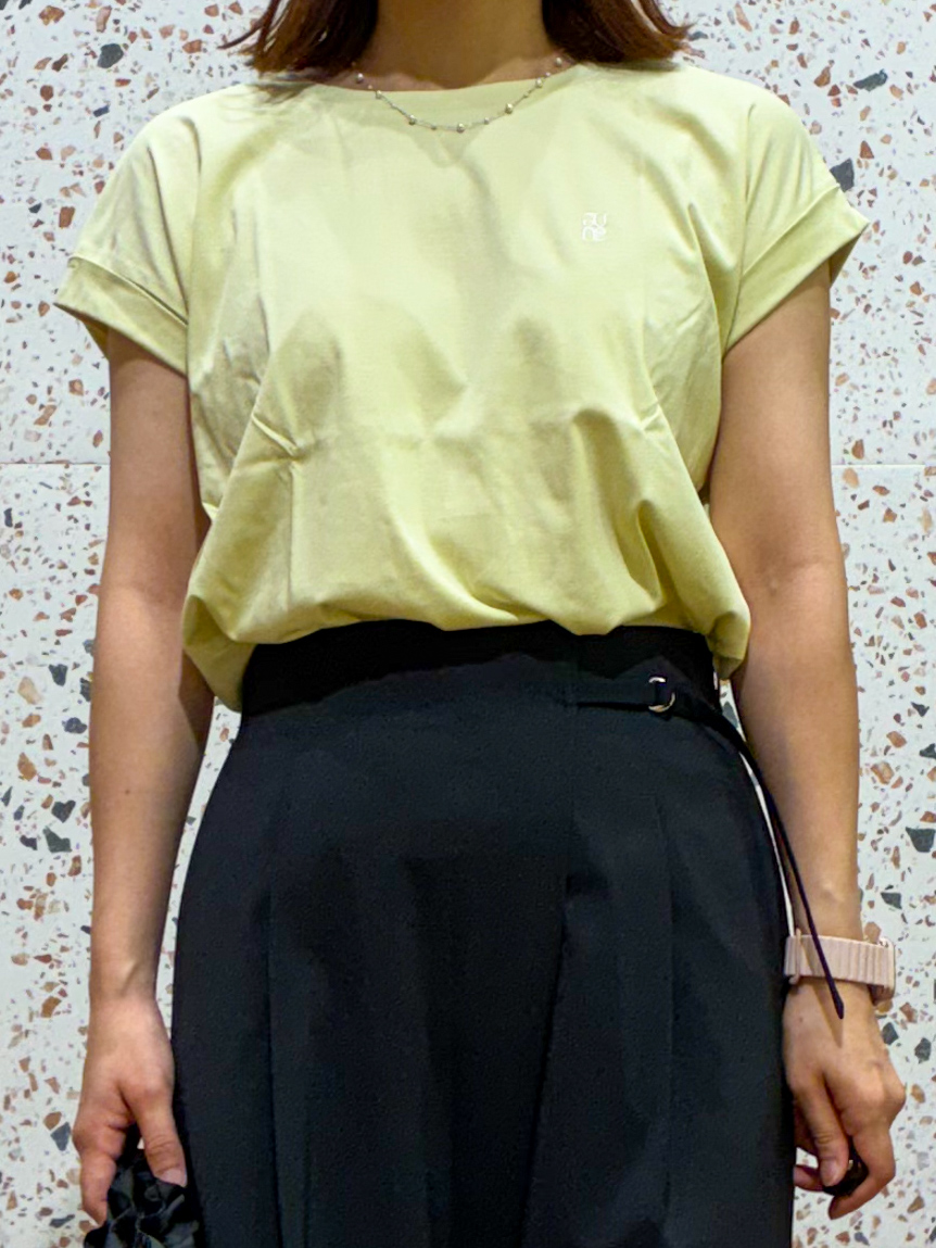 さくらさんの「OPAQUE.CLIP｜【接触冷感／UV】ワンポイント刺繍Tシャツ《7col／XS~3L／洗濯機OK》」を使ったコーディネート