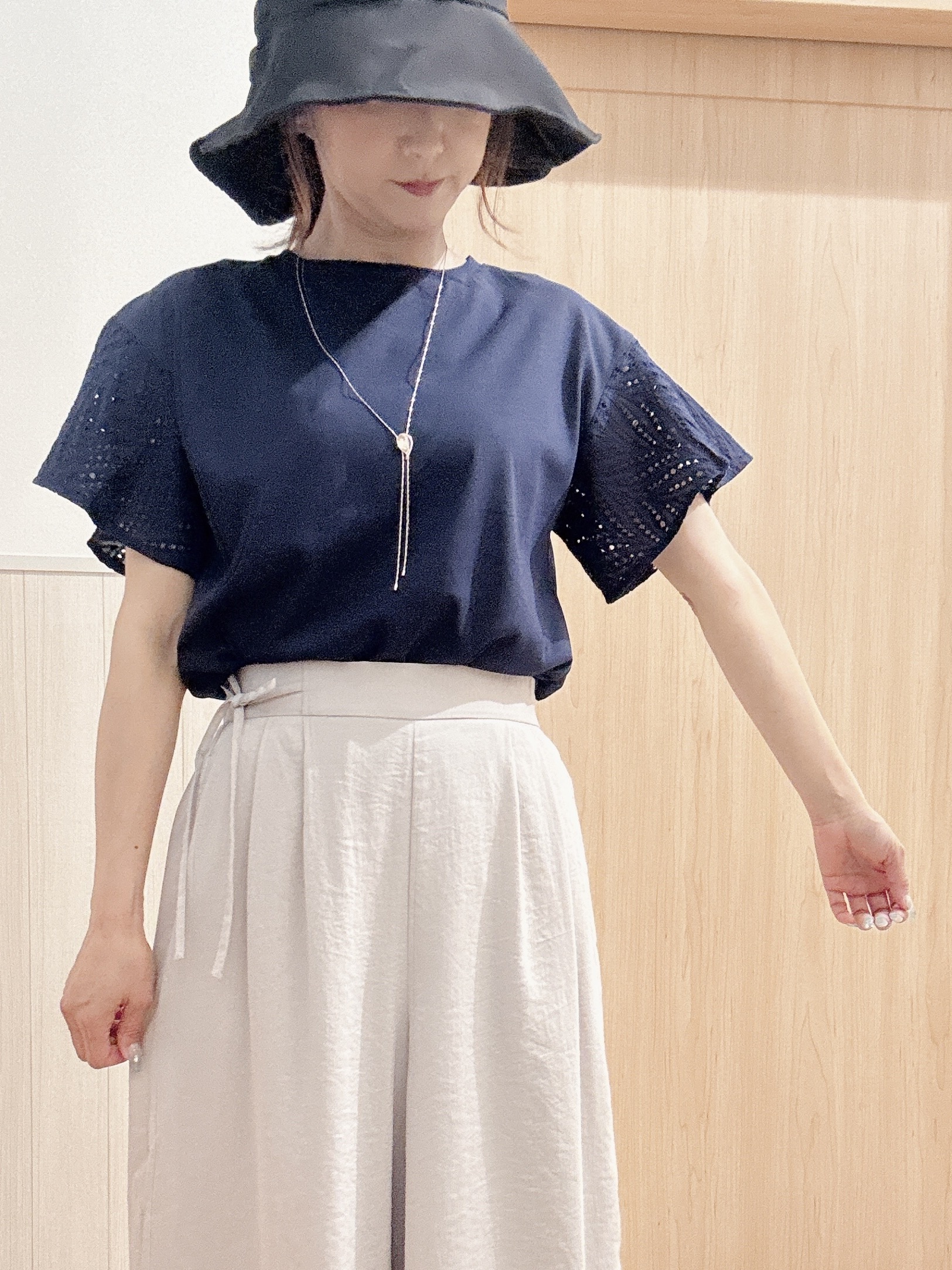 モカさんの「SHOO･LA･RUE｜【汗じみ防止/ひんやり/S-LL】レースが華やか お袖フレアTシャツ」を使ったコーディネート