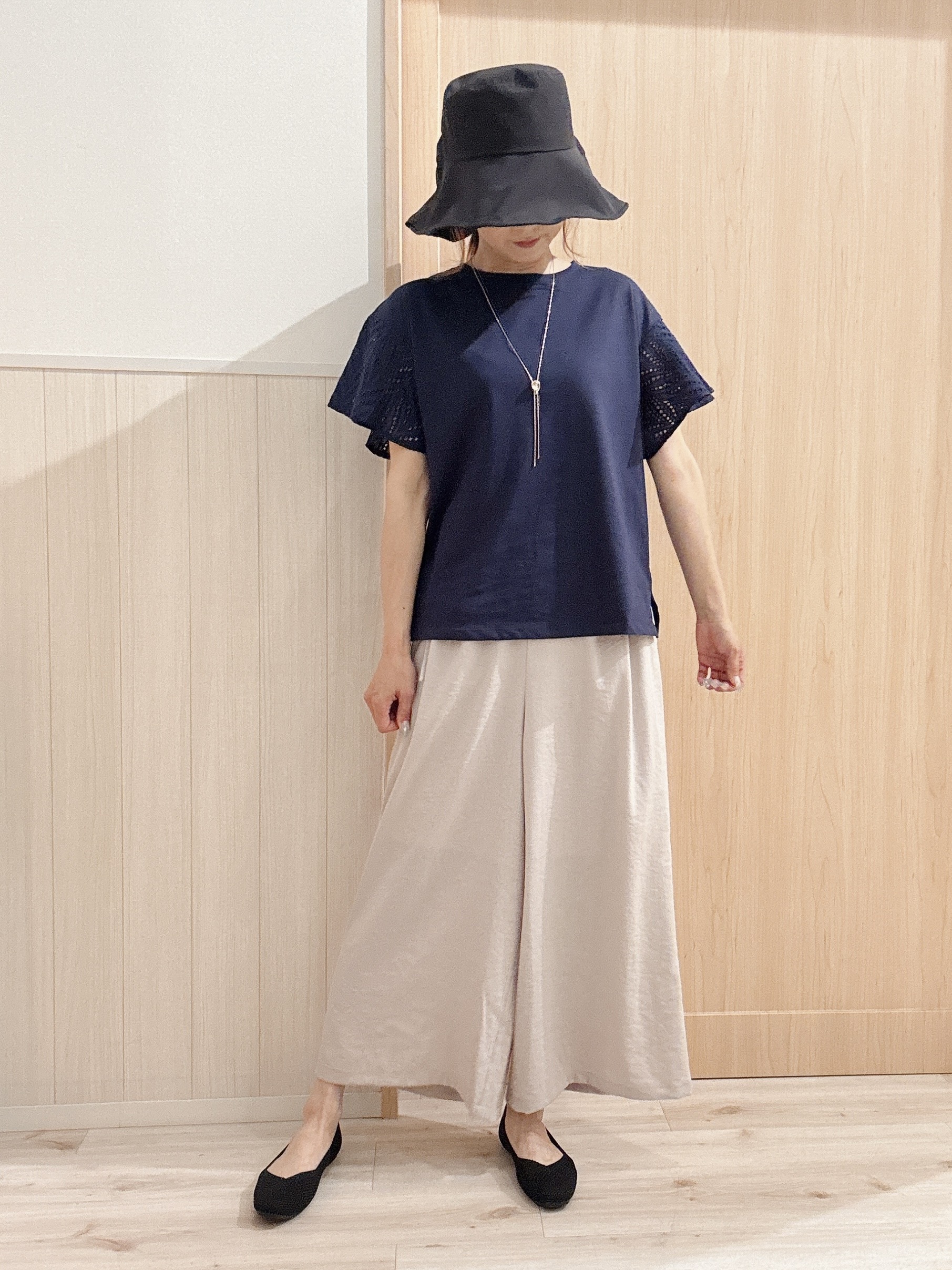 モカさんの「SHOO･LA･RUE｜【汗じみ防止/ひんやり/S-LL】レースが華やか お袖フレアTシャツ」を使ったコーディネート