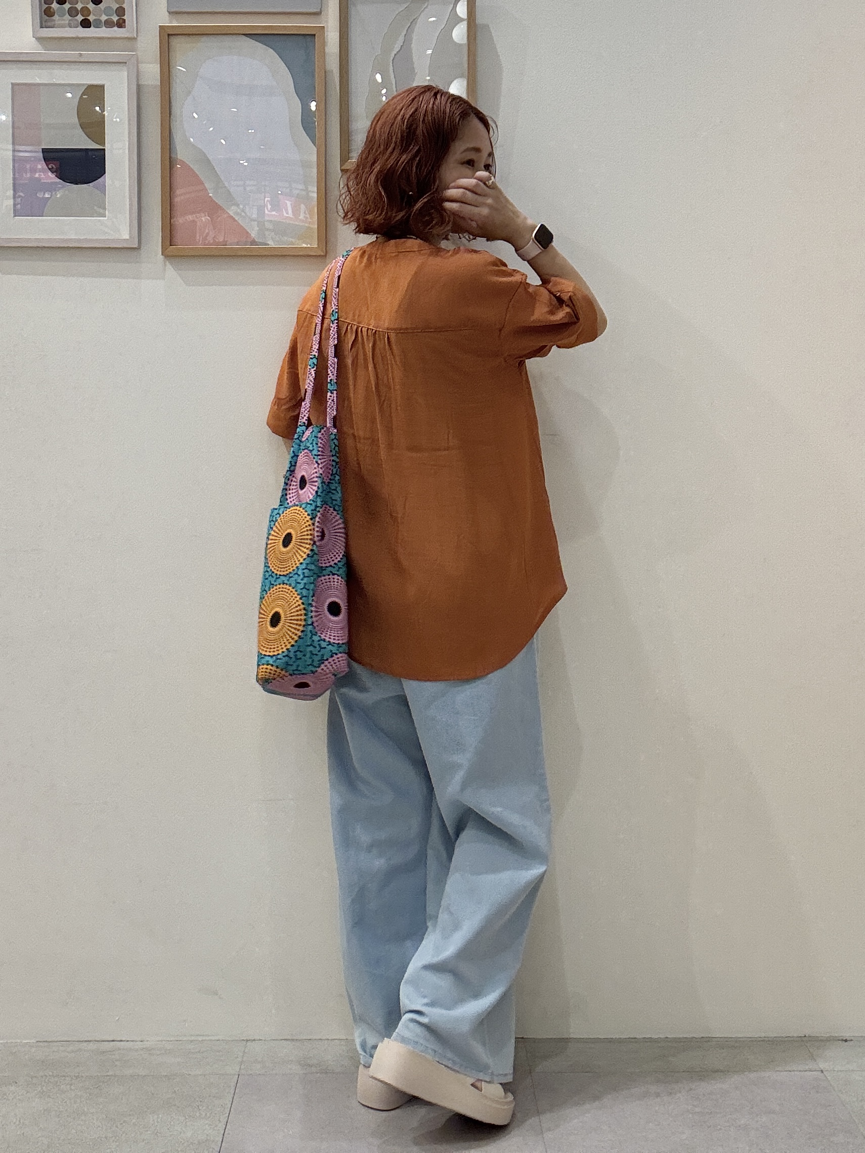 たけぴさんの「SHOO･LA･RUE｜【ひんやり/UV】お袖の長さが調整出来る シャーリングスキッパーブラウス」を使ったコーディネート