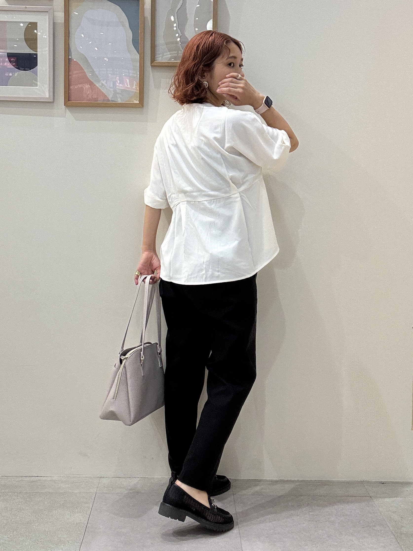 たけぴさんの「SHOO･LA･RUE｜【ひんやり/UV/通勤】洗濯後しわになりにくい インしない ウエストタックペプラムブラウス」を使ったコーディネート