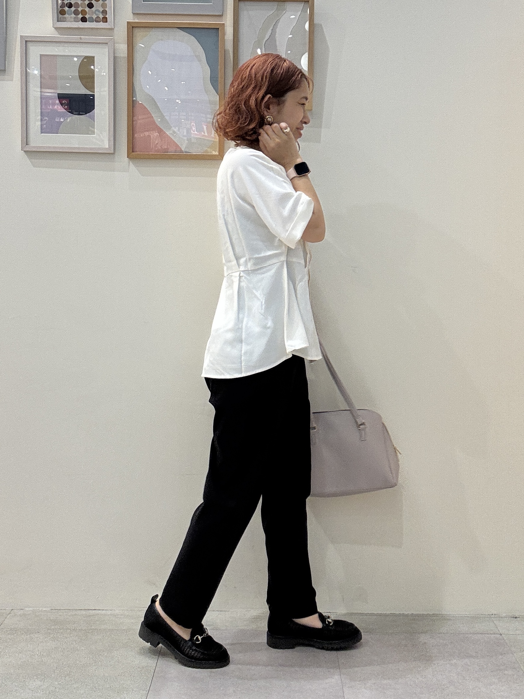 たけぴさんの「SHOO･LA･RUE｜【ひんやり/UV/通勤】洗濯後しわになりにくい インしない ウエストタックペプラムブラウス」を使ったコーディネート