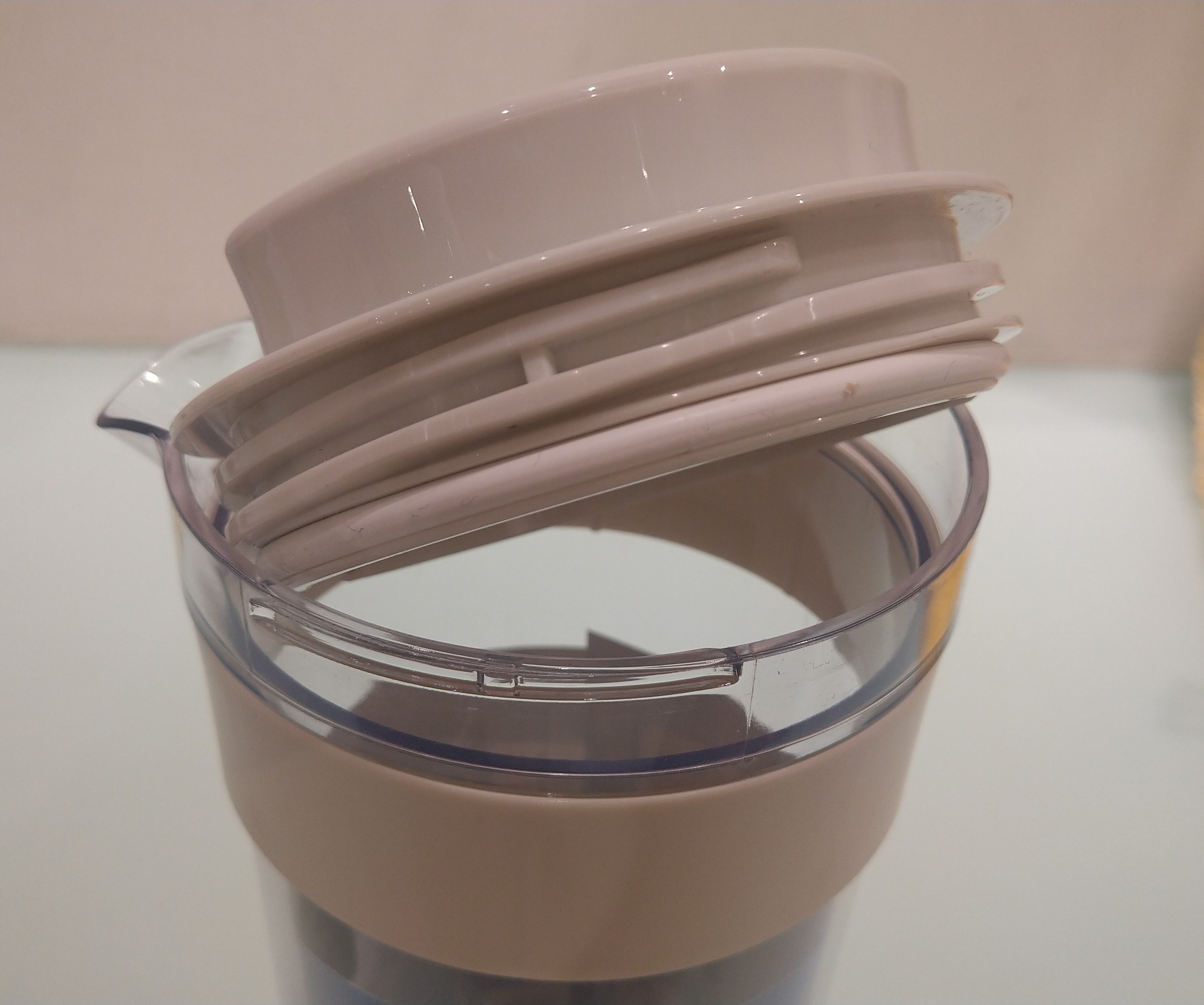 浅見　美寿樹さんの「212 KITCHEN STORE｜スリムジャグ２  1.1Ｌ　 ミルクホワイト」を使ったコーディネート