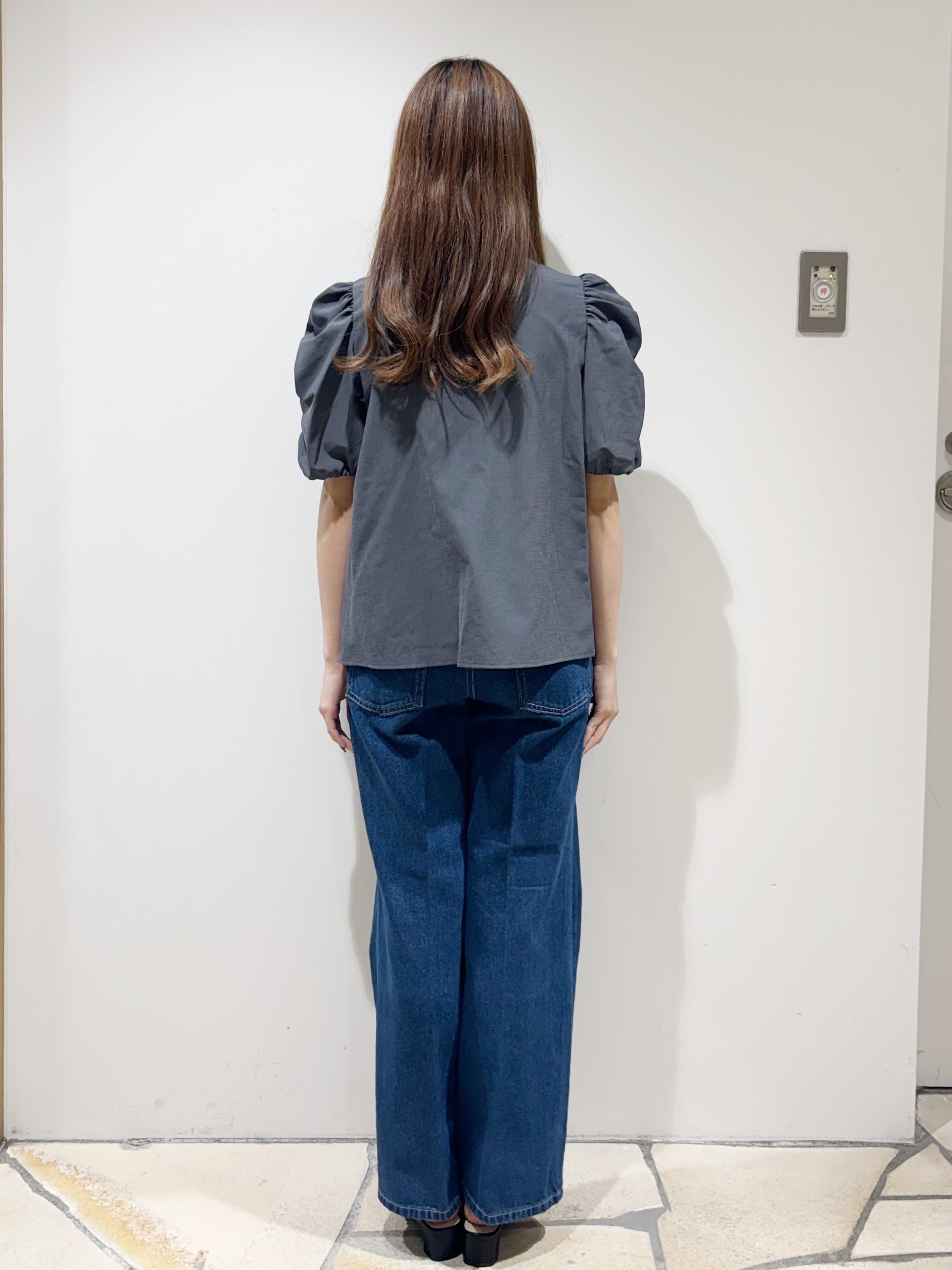 みあたんさんの「index｜【接触冷感／防シワ】シャーリングスリーブブラウス《洗濯機OK》」を使ったコーディネート