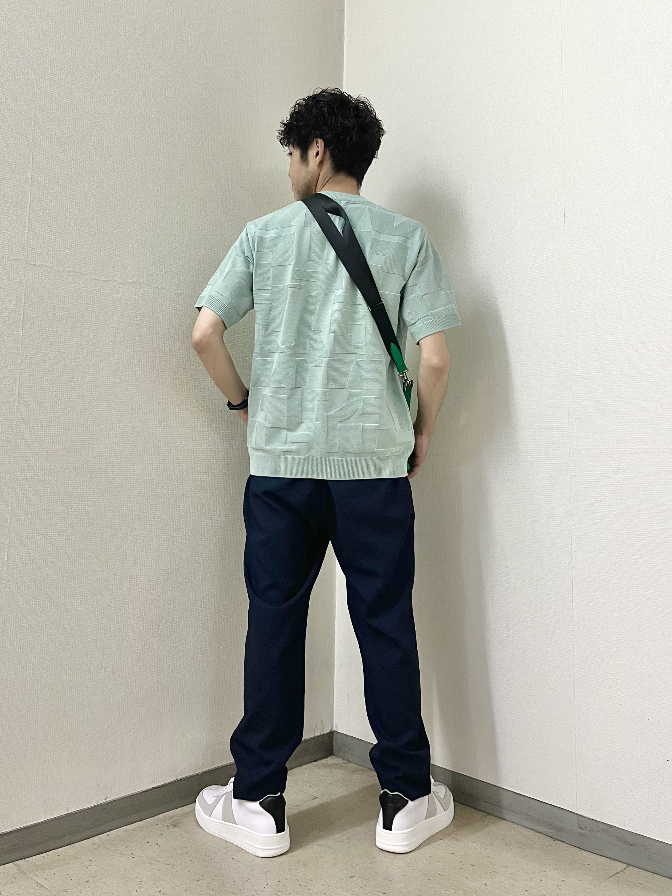 URAさんの「TAKEO KIKUCHI｜【徳島ニット】ニットＴシャツ」を使ったコーディネート
