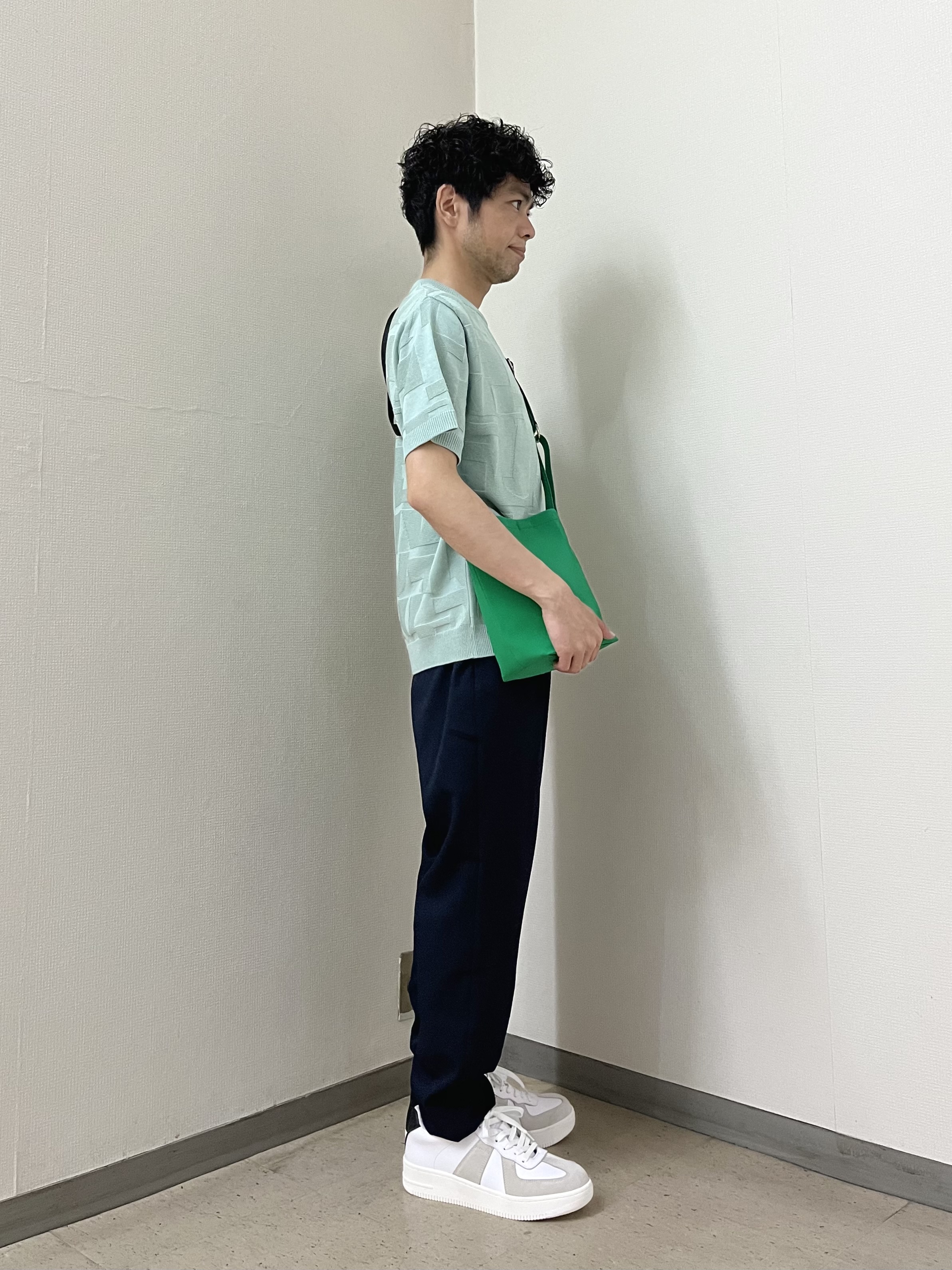 URAさんの「TAKEO KIKUCHI｜【徳島ニット】ニットＴシャツ」を使ったコーディネート