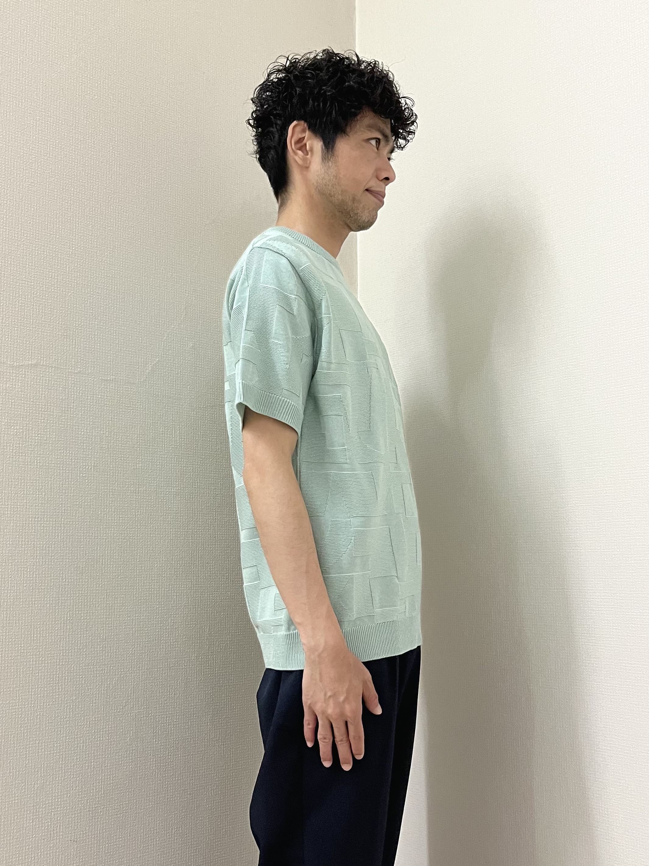 URAさんの「TAKEO KIKUCHI｜【徳島ニット】ニットＴシャツ」を使ったコーディネート