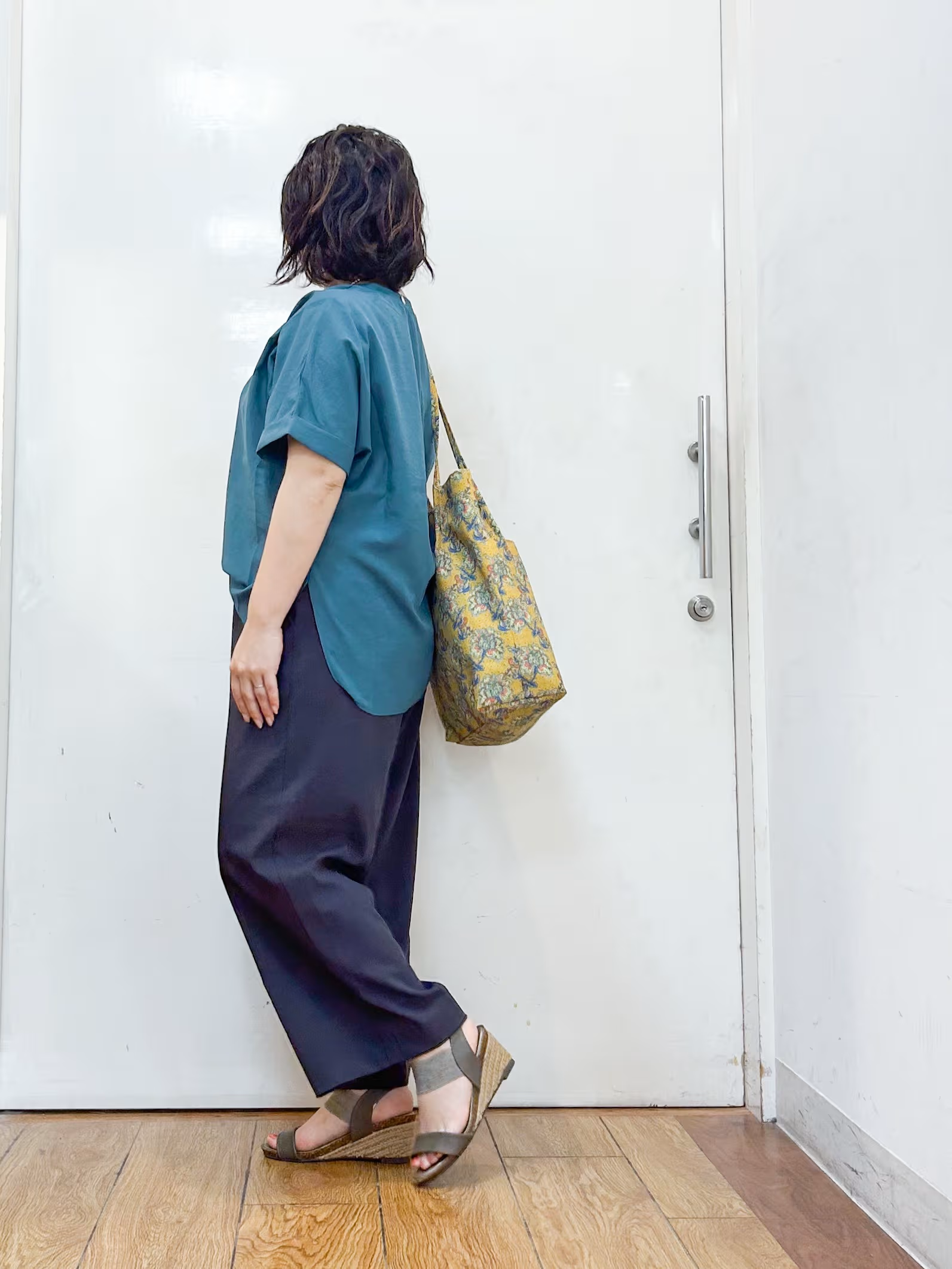 haruさんの「SHOO･LA･RUE｜【ひんやり/着丈選べる/体型カバー】洗濯後しわになりにくい さらさらドルマンブラウス」を使ったコーディネート