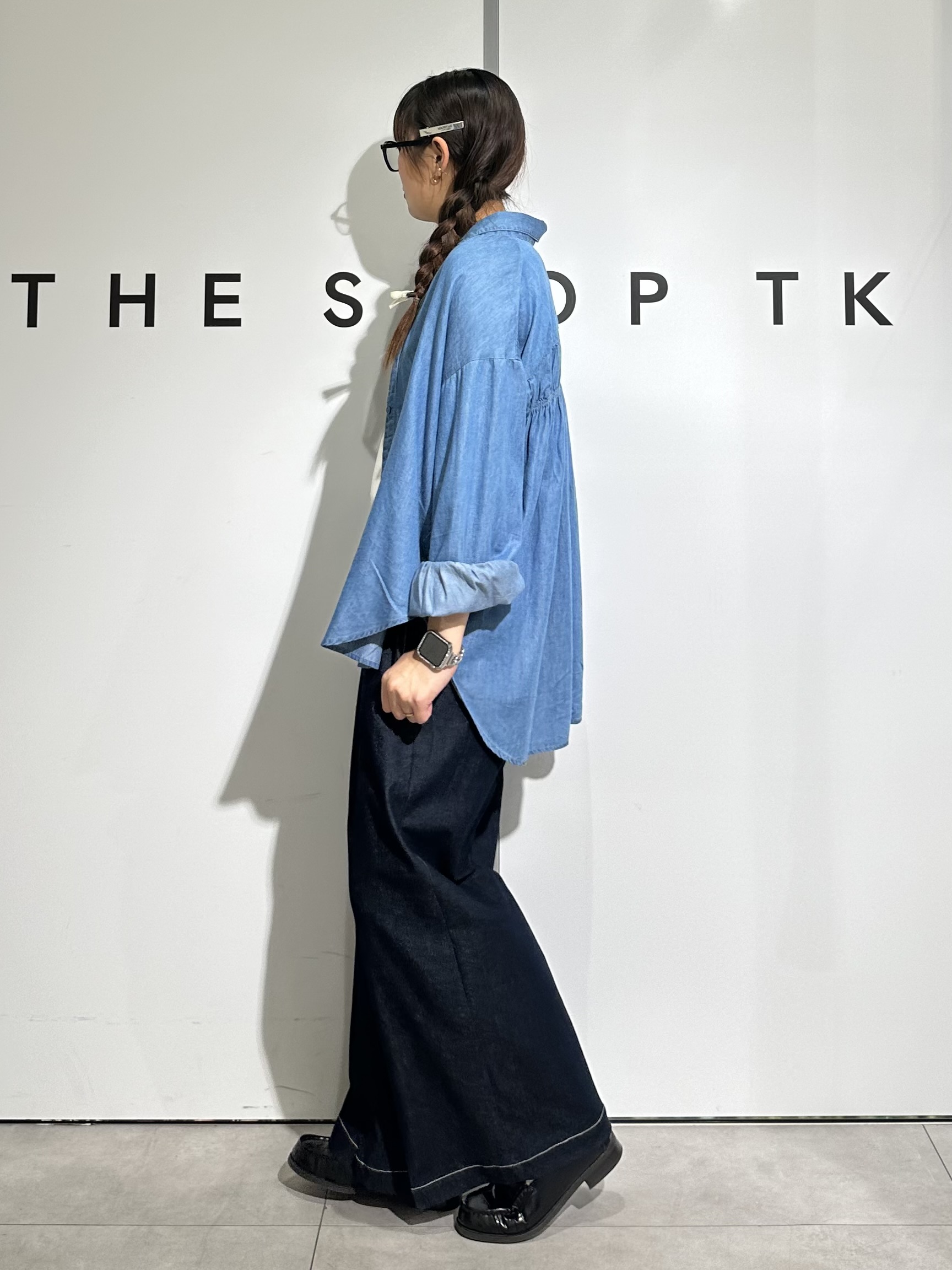 cottonさんの「THE SHOP TK｜【後ろ姿もサマになる】バックシャーリングシャツ」を使ったコーディネート